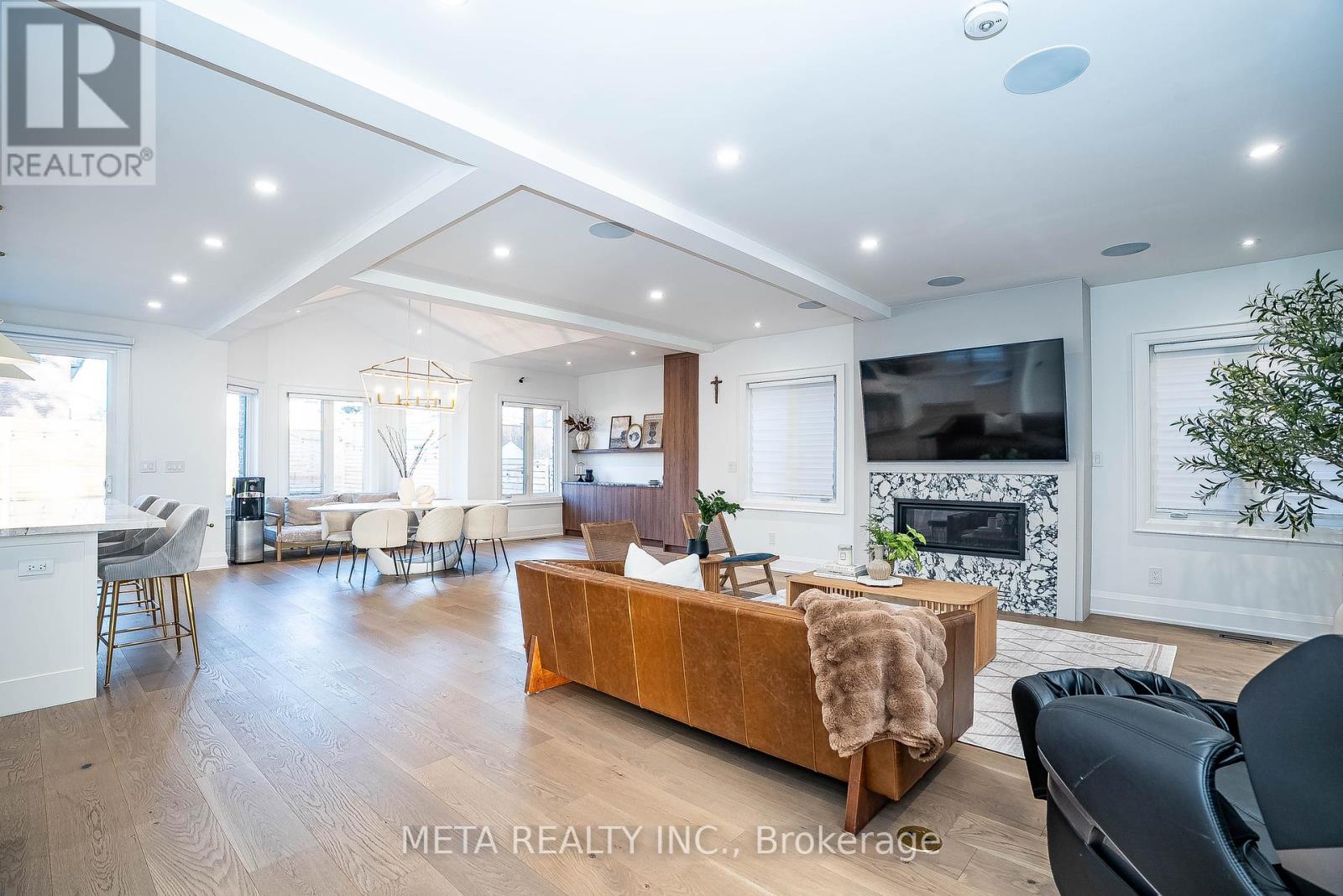 20 Shaver Avenue N, Toronto, Ontario  M9B 4N4 - Photo 6 - W12208031