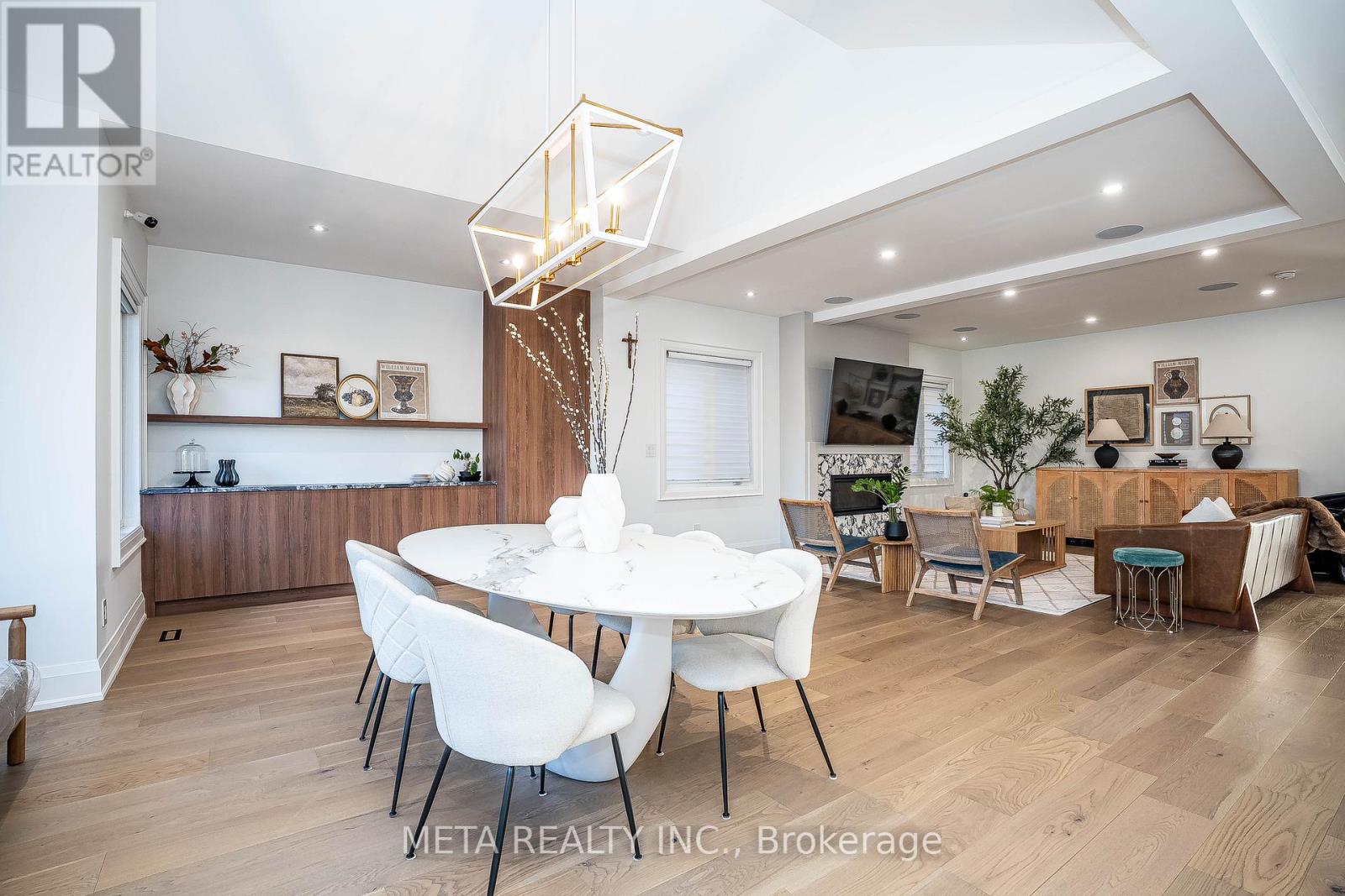 20 Shaver Avenue N, Toronto, Ontario  M9B 4N4 - Photo 8 - W12208031