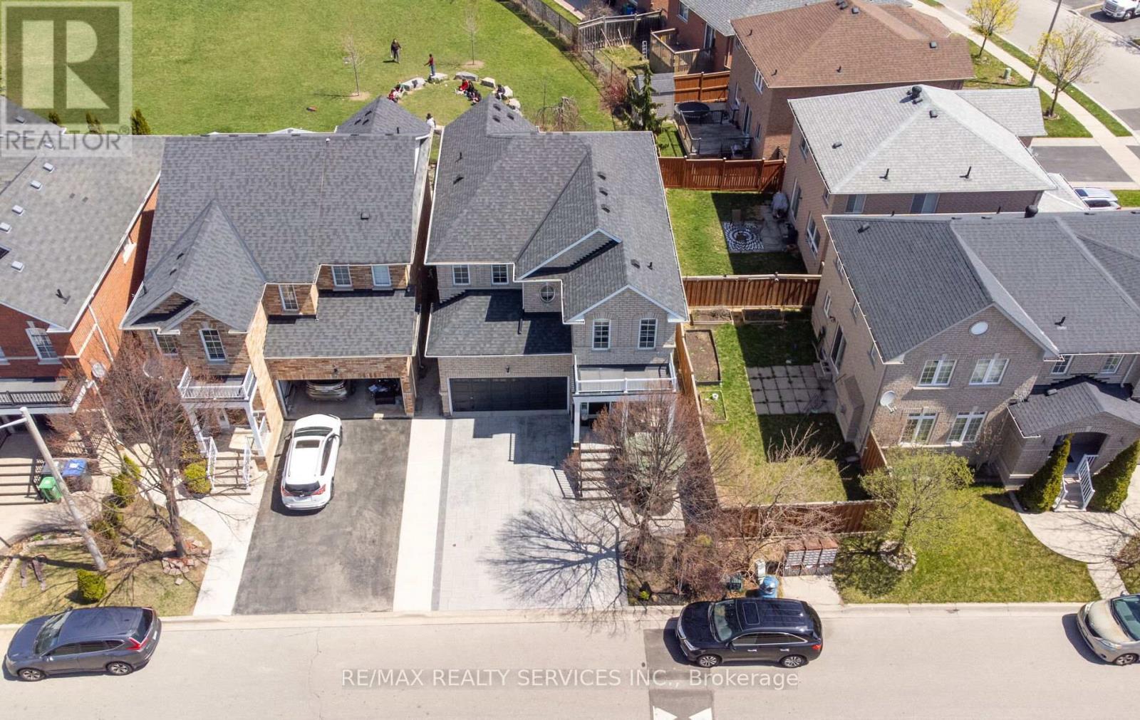 3 Beavervalley Drive, Brampton, Ontario  L7A 3L5 - Photo 2 - W12208045