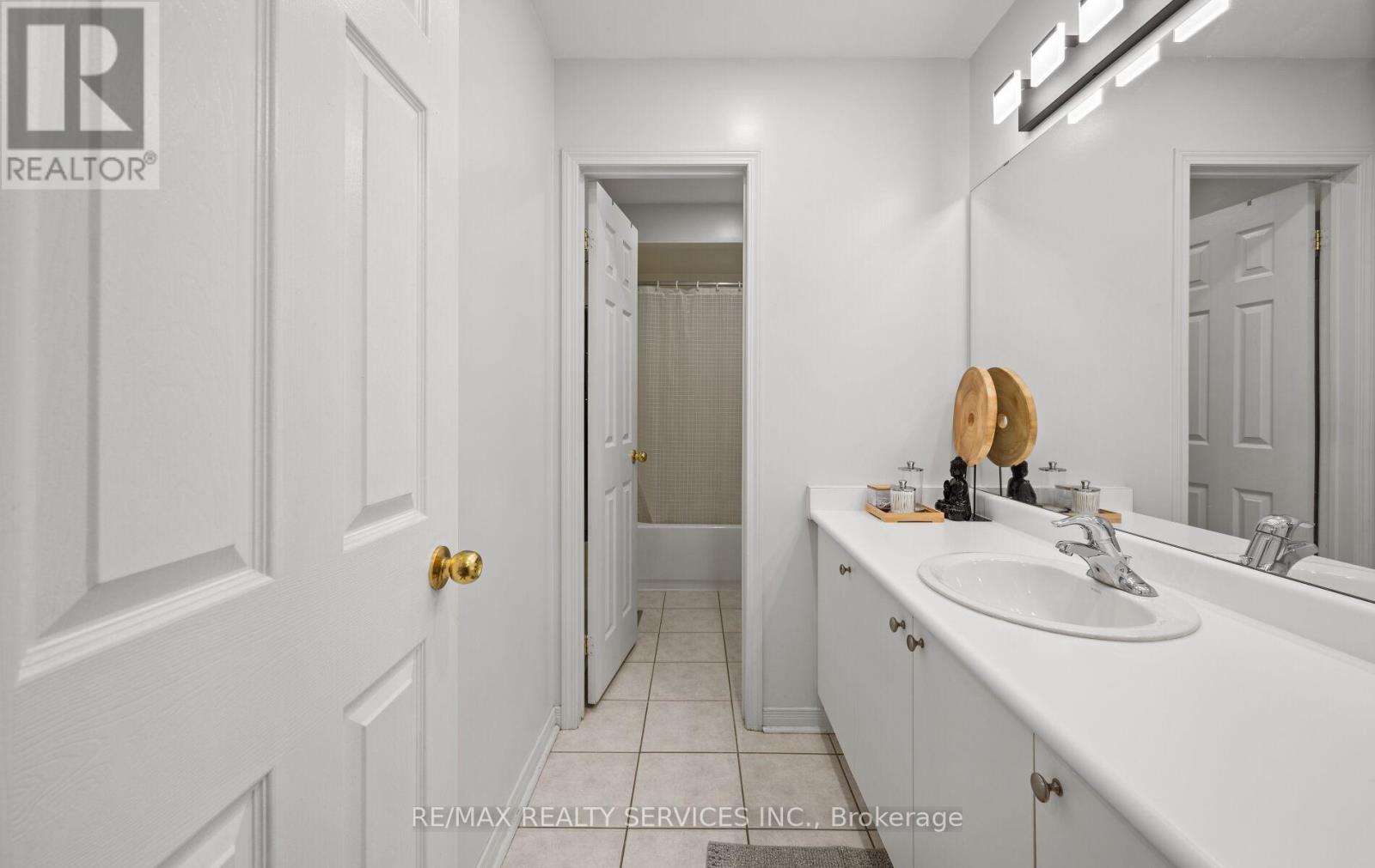 3 Beavervalley Drive, Brampton, Ontario  L7A 3L5 - Photo 36 - W12208045