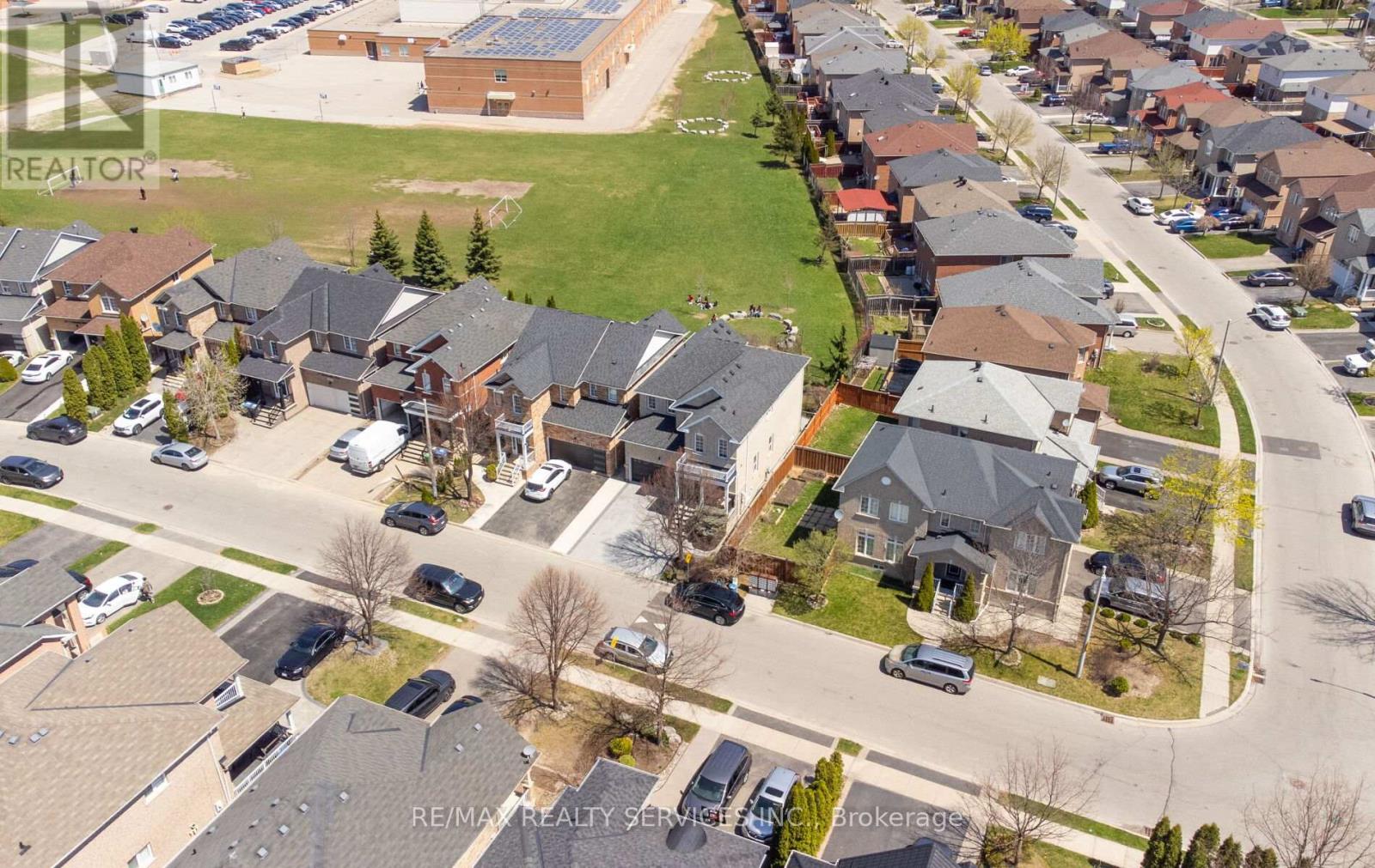 3 Beavervalley Drive, Brampton, Ontario  L7A 3L5 - Photo 4 - W12208045