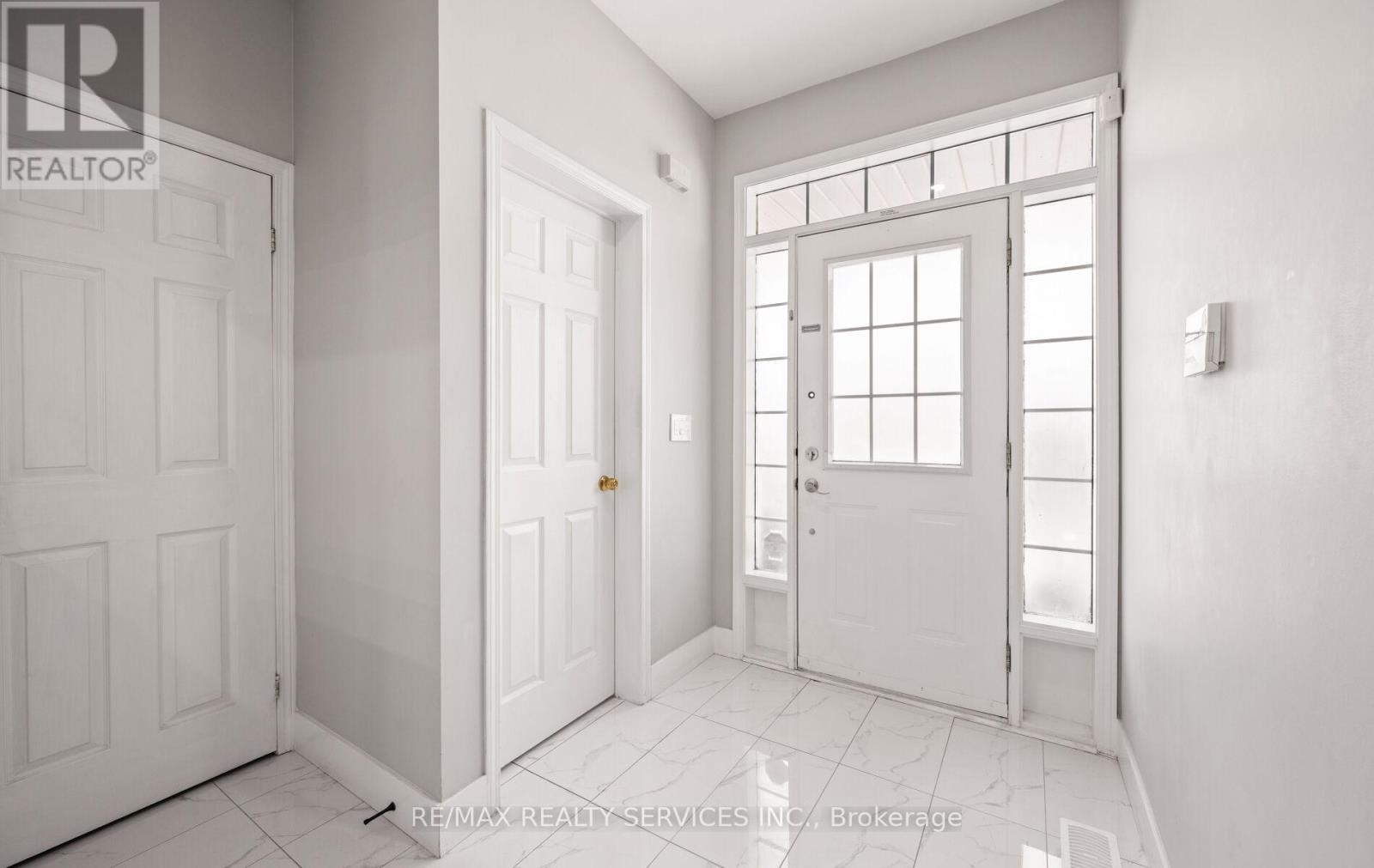 3 Beavervalley Drive, Brampton, Ontario  L7A 3L5 - Photo 7 - W12208045
