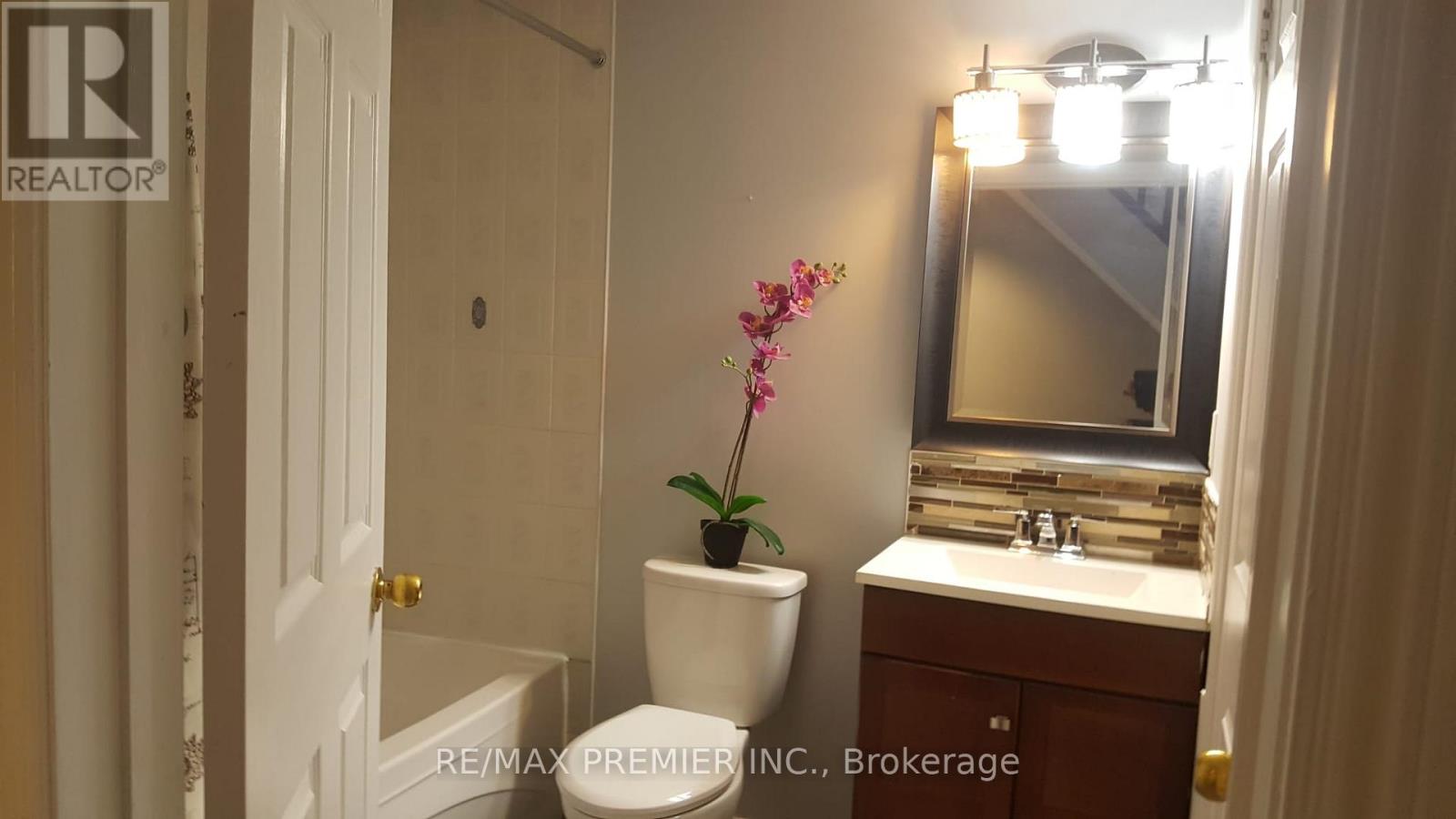 201 - 175 Rankin Crescent, Toronto, Ontario  M6P 4H8 - Photo 17 - W12208054