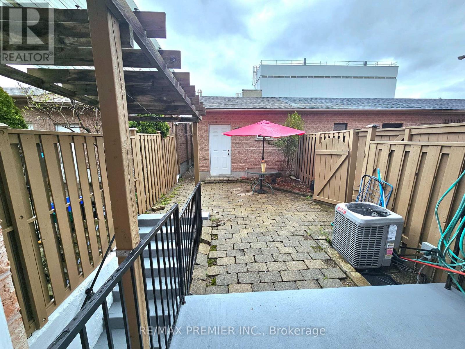 201 - 175 Rankin Crescent, Toronto, Ontario  M6P 4H8 - Photo 4 - W12208054