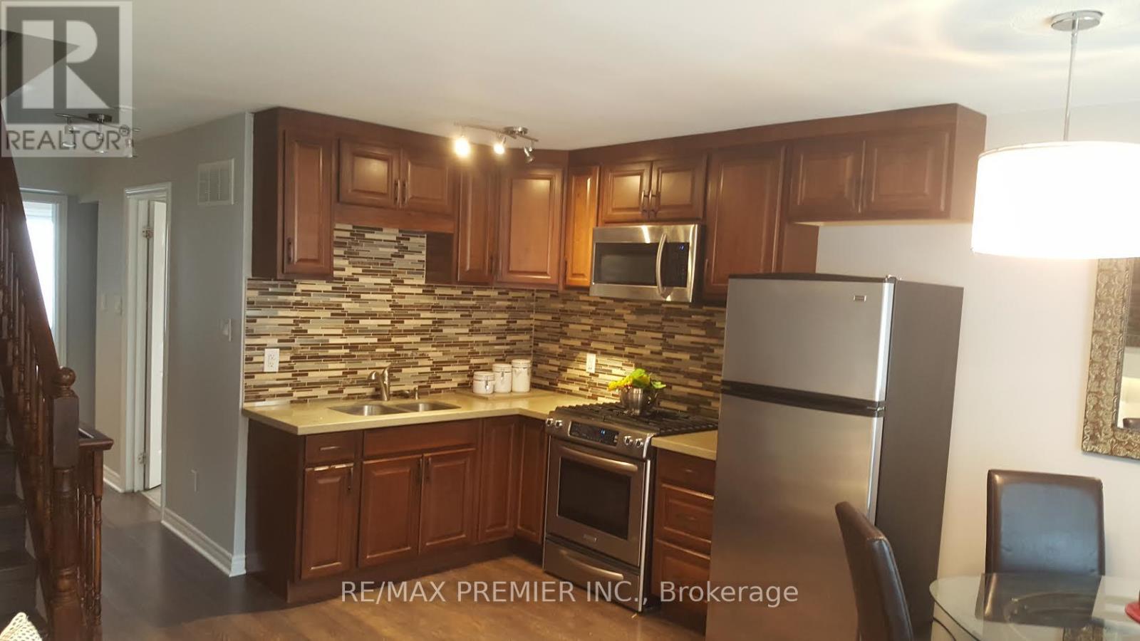 201 - 175 Rankin Crescent, Toronto, Ontario  M6P 4H8 - Photo 5 - W12208054