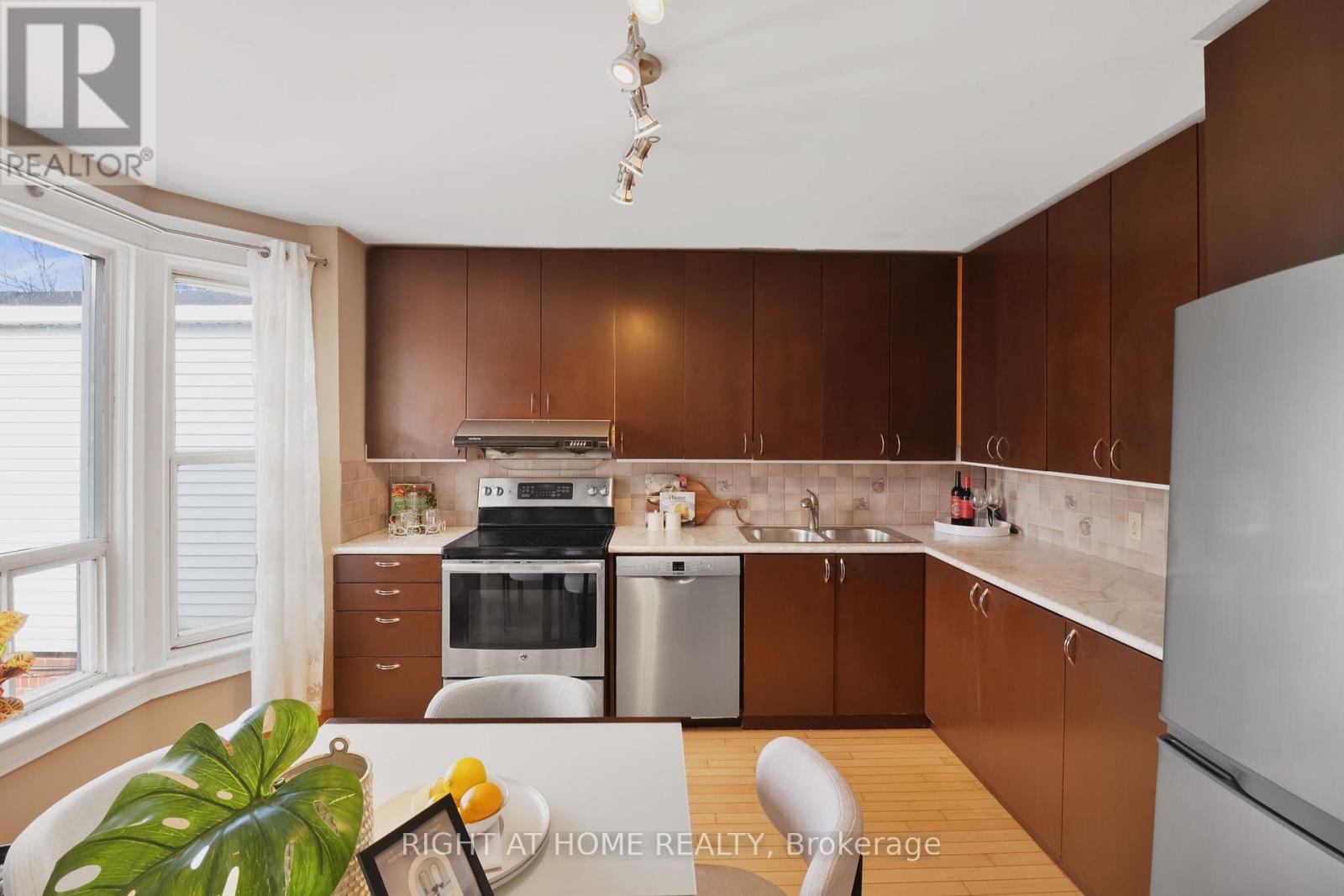 152 Wright Avenue, Toronto, Ontario  M6R 1L2 - Photo 11 - W12208062