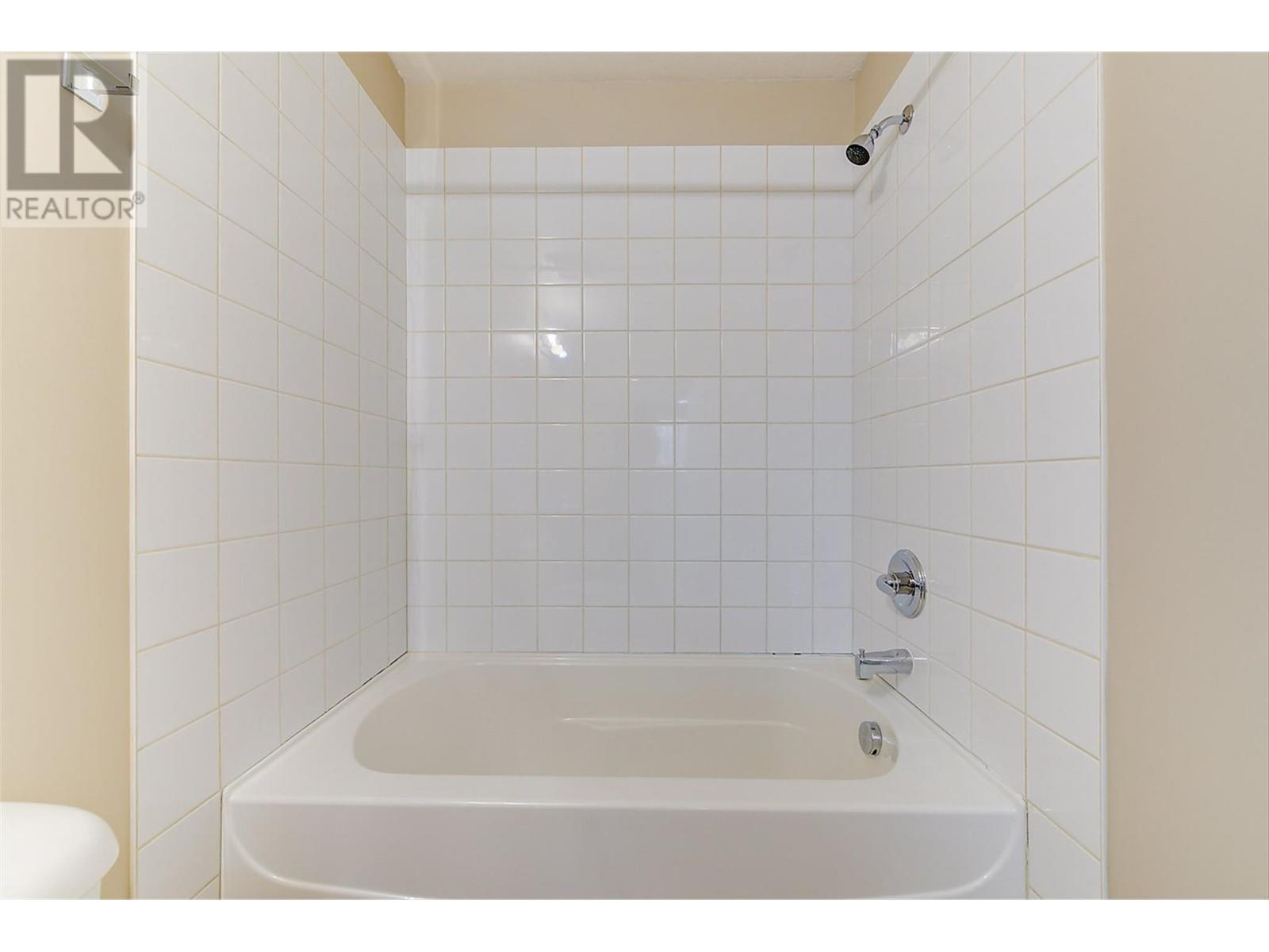 1875 Country Club Drive Unit# 1105, Kelowna, British Columbia  V1V 2W0 - Photo 23 - 10348953