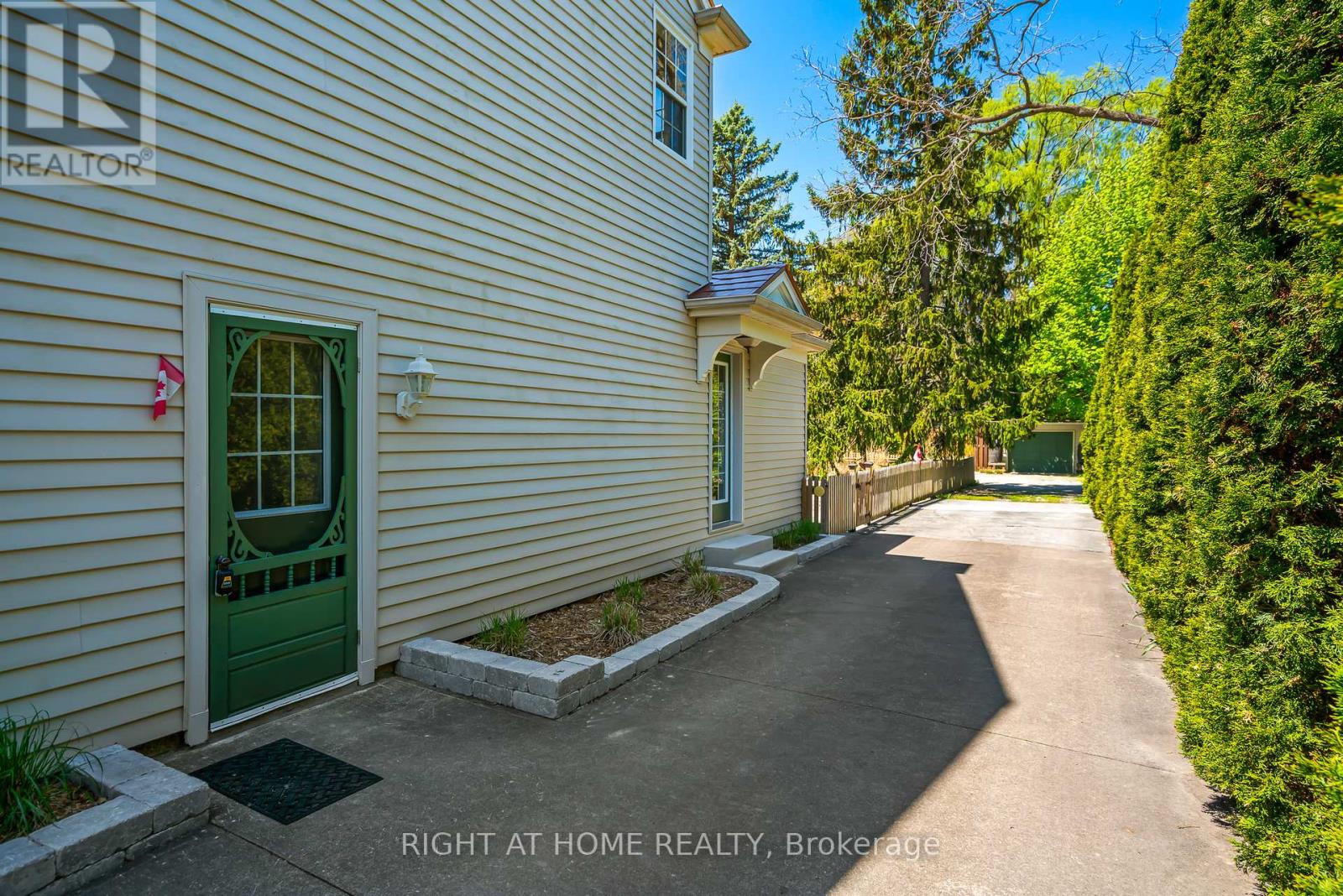 269 Regent Street, Niagara-On-The-Lake, Ontario  L0S 1J0 - Photo 10 - X12208066