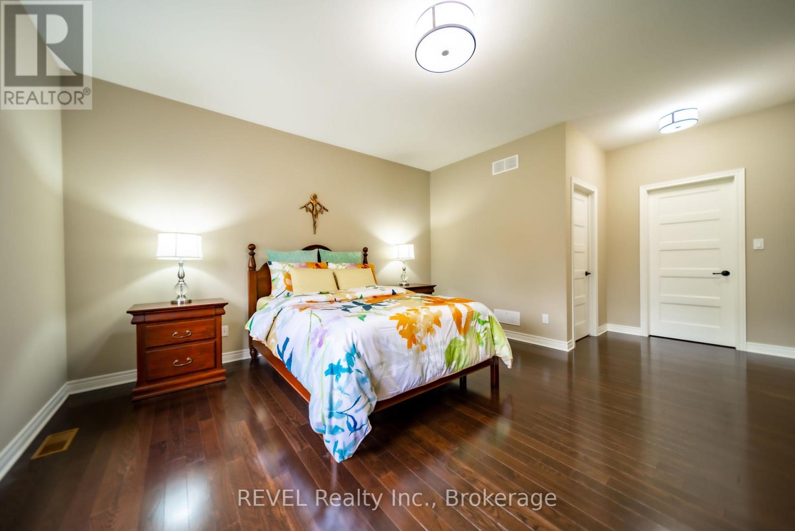 5 Tulip Tree Road, Niagara-On-The-Lake, Ontario  L0S 1J1 - Photo 8 - X12208142