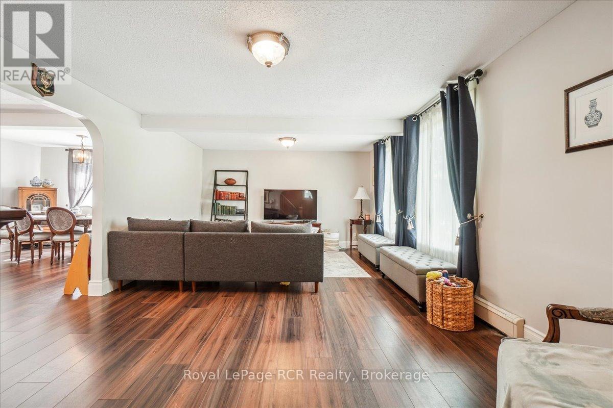 621 11th Street W, Owen Sound, Ontario  N4K 3T2 - Photo 7 - X12208073