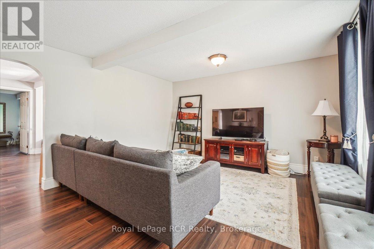 621 11th Street W, Owen Sound, Ontario  N4K 3T2 - Photo 8 - X12208073
