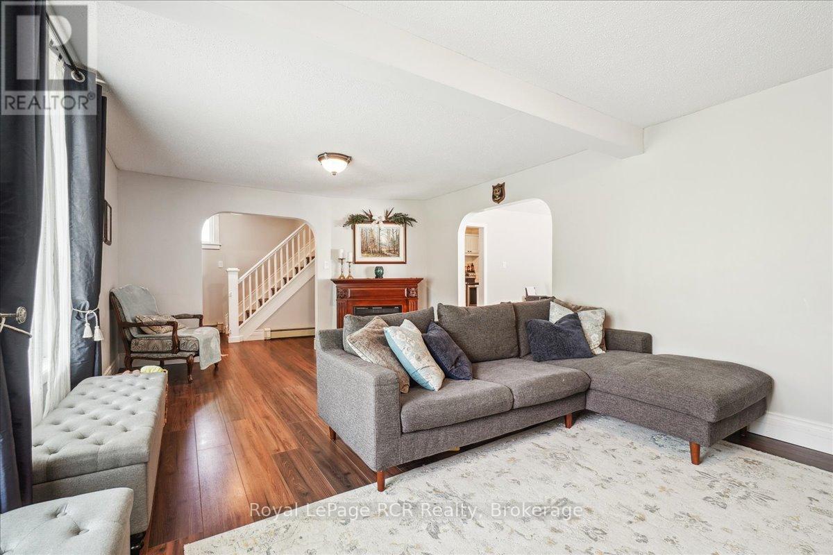 621 11th Street W, Owen Sound, Ontario  N4K 3T2 - Photo 9 - X12208073