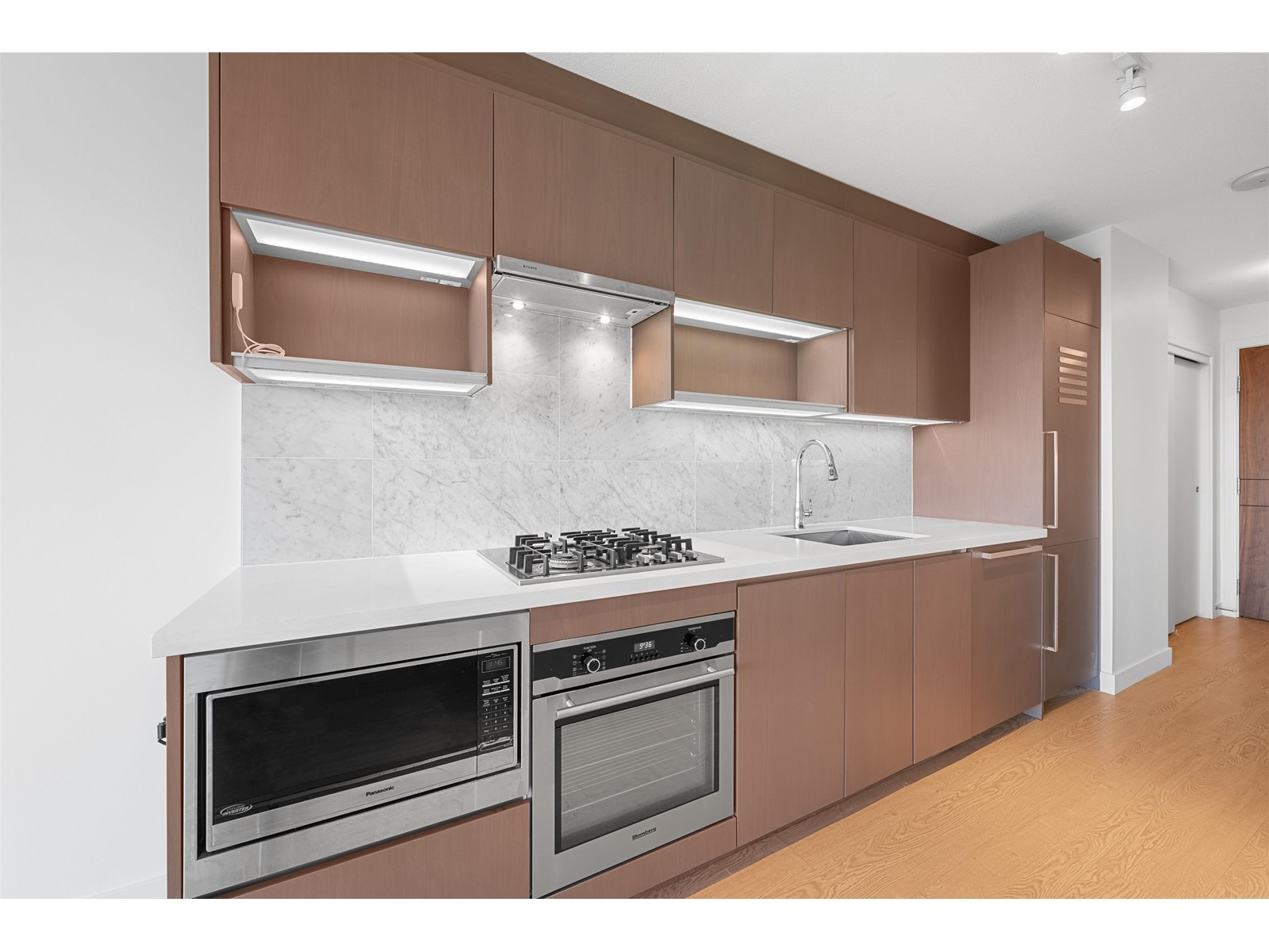 1111 13750 100 Avenue, Surrey, British Columbia  V3T 0L3 - Photo 2 - R3013029