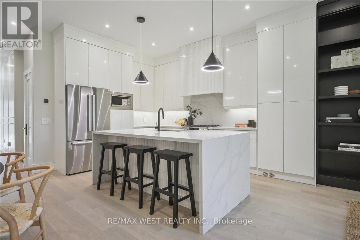 12b Foch Avenue, Toronto, Ontario  M8W 3X1 - Photo 3 - W12196465