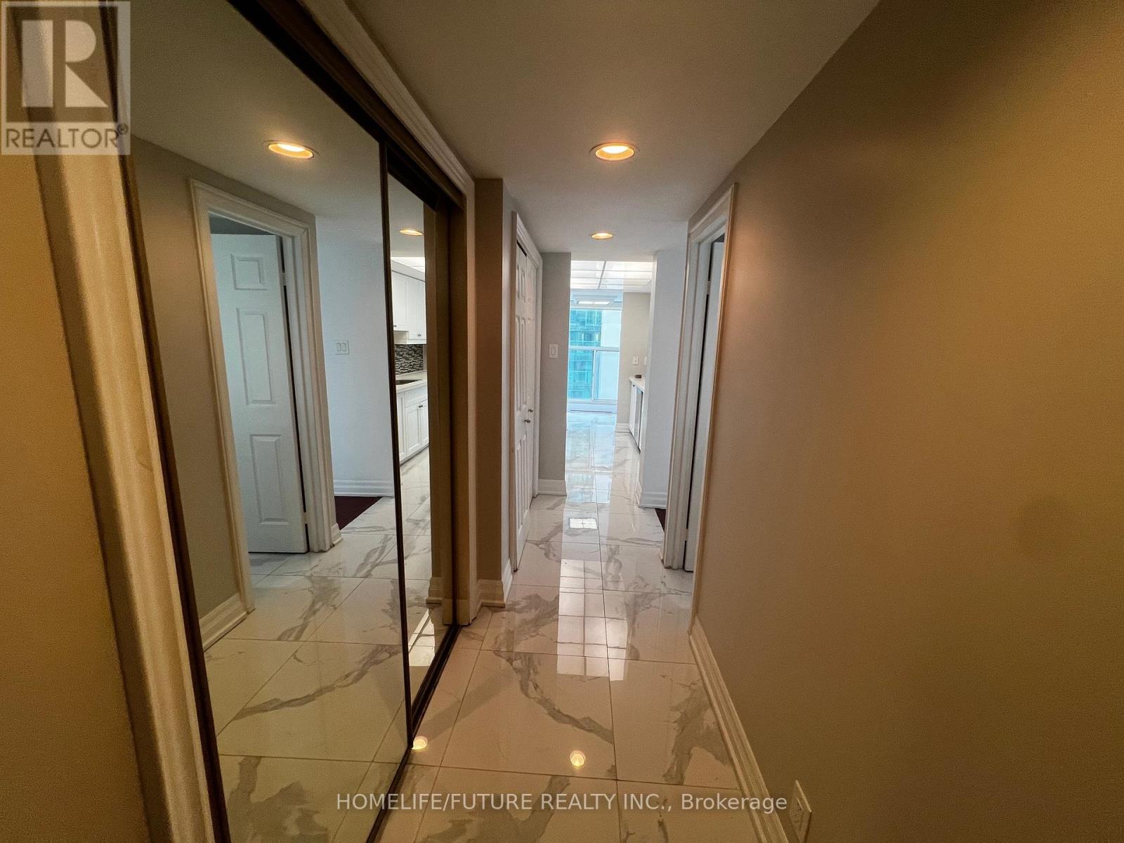 3008 - 77 Harbour Square, Toronto (Waterfront Communities), Ontario  M5J 2S2 - Photo 16 - C12009378