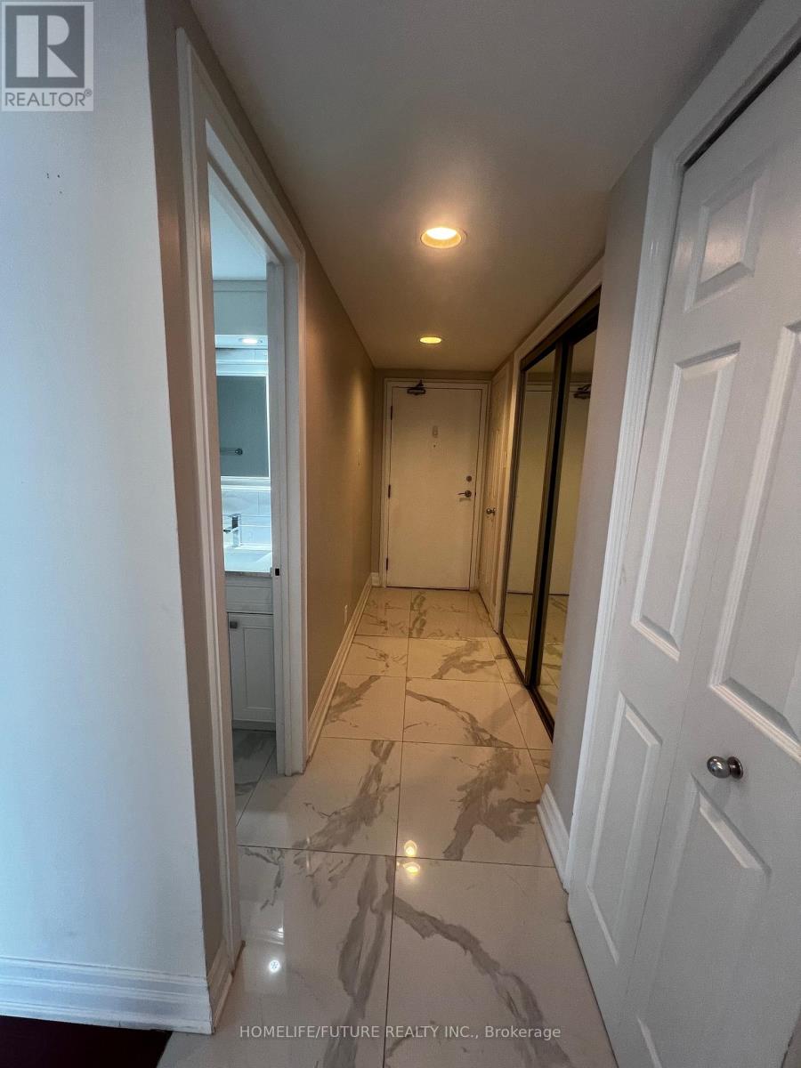 3008 - 77 Harbour Square, Toronto (Waterfront Communities), Ontario  M5J 2S2 - Photo 8 - C12009378