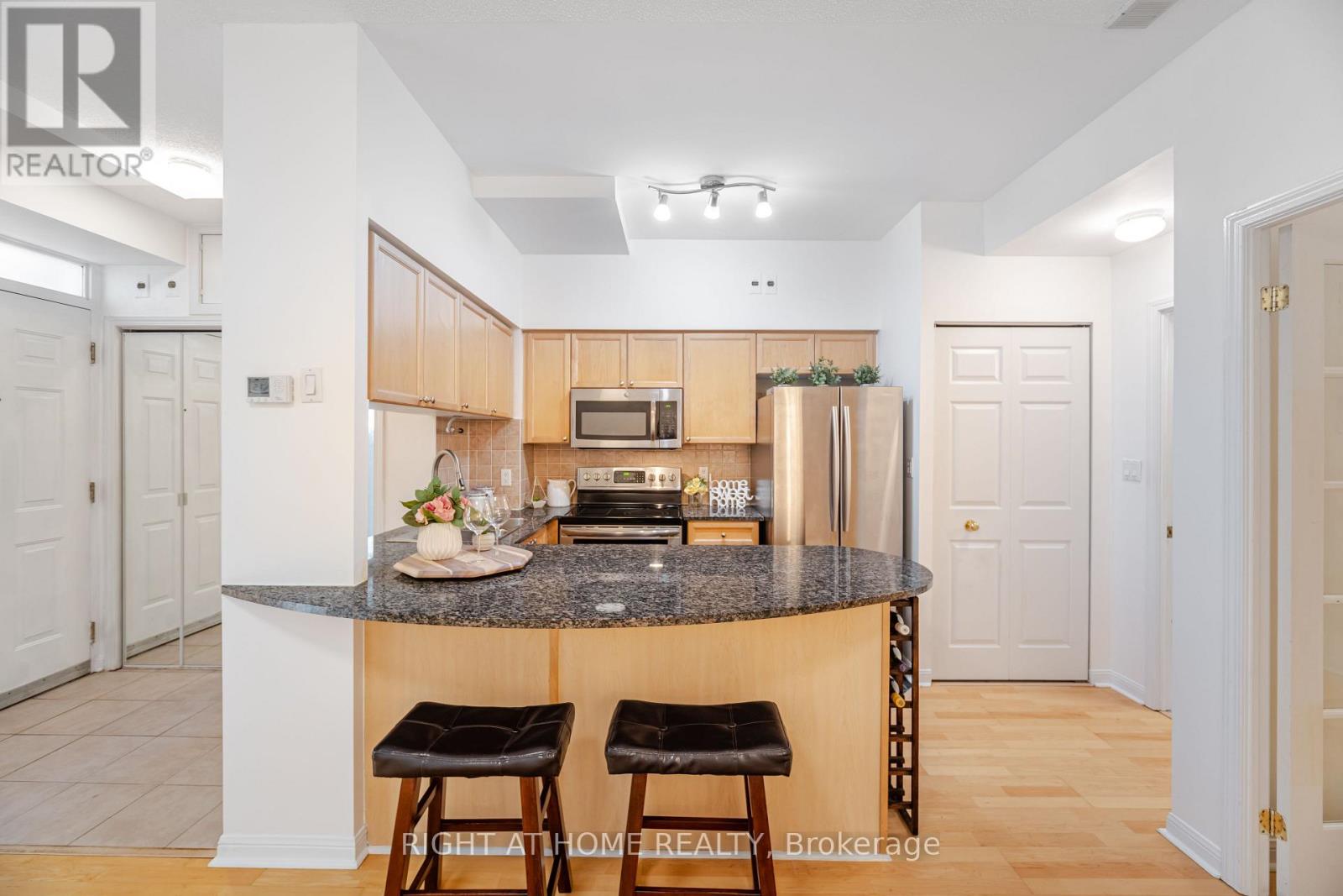 161 - 28 Stadium Road, Toronto (Niagara), Ontario  M5V 3P4 - Photo 6 - C12208077