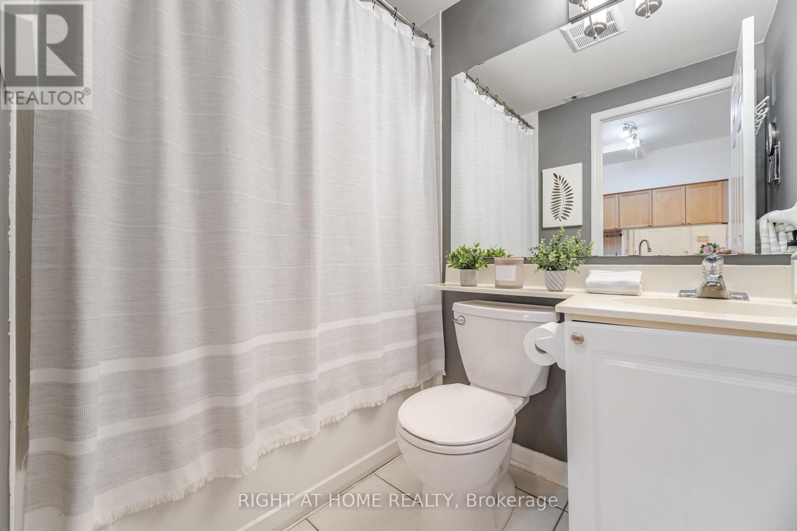 161 - 28 Stadium Road, Toronto (Niagara), Ontario  M5V 3P4 - Photo 8 - C12208077
