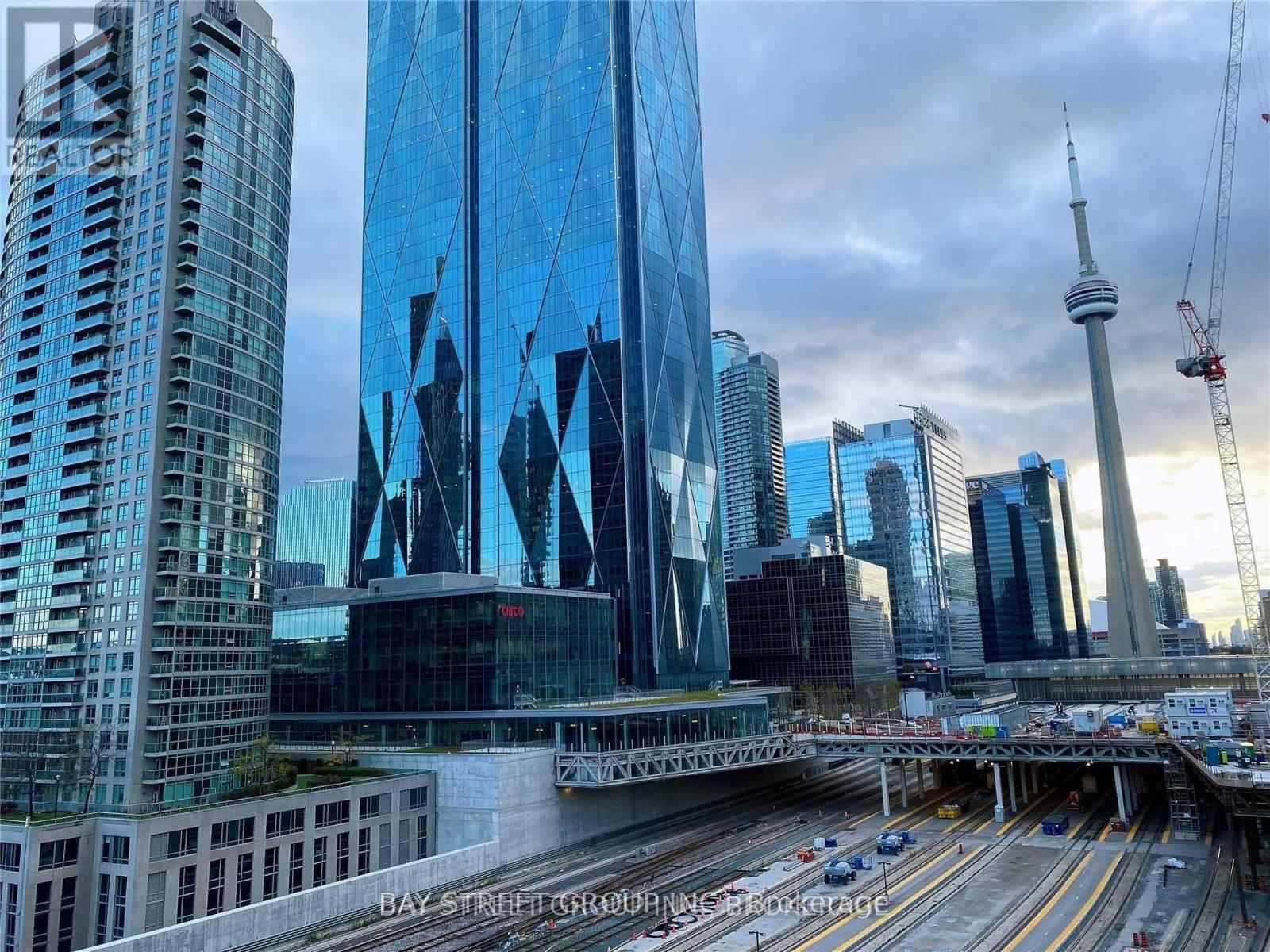 901 - 1 The Esplanade, Toronto, Ontario  M5E 0A8 - Photo 10 - C12208083