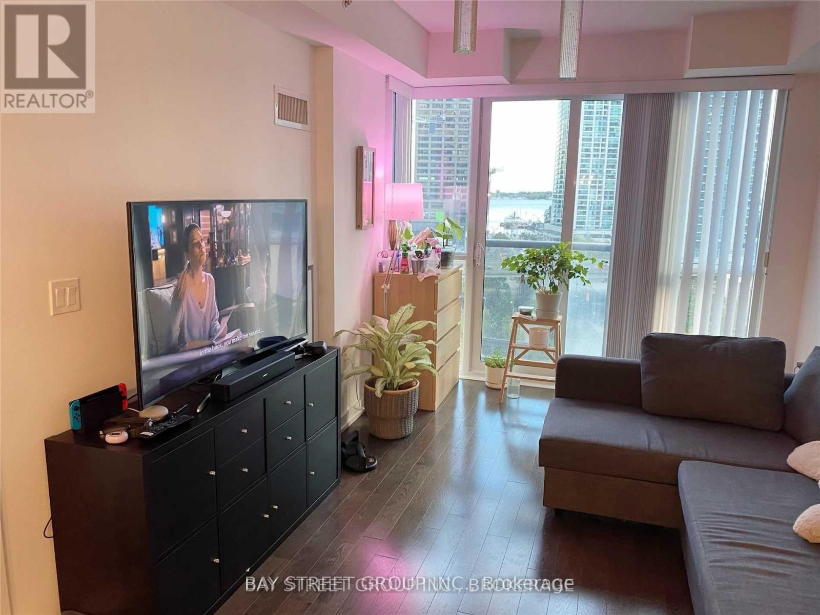 901 - 1 The Esplanade, Toronto, Ontario  M5E 0A8 - Photo 2 - C12208083