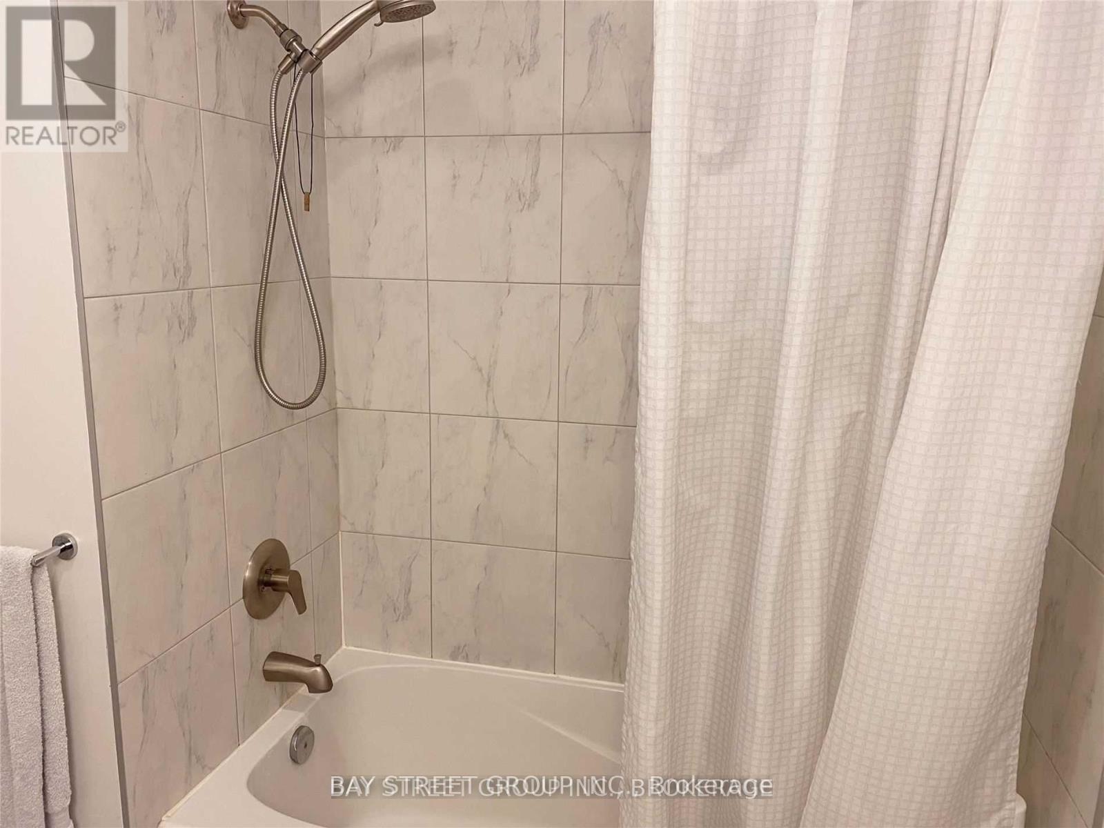 901 - 1 The Esplanade, Toronto, Ontario  M5E 0A8 - Photo 7 - C12208083