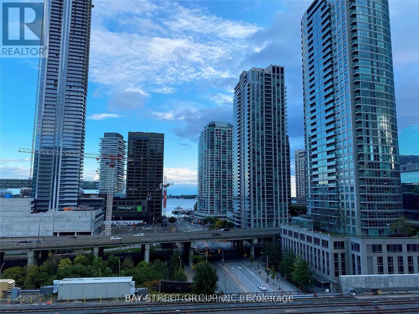 901 - 1 The Esplanade, Toronto, Ontario  M5E 0A8 - Photo 9 - C12208083