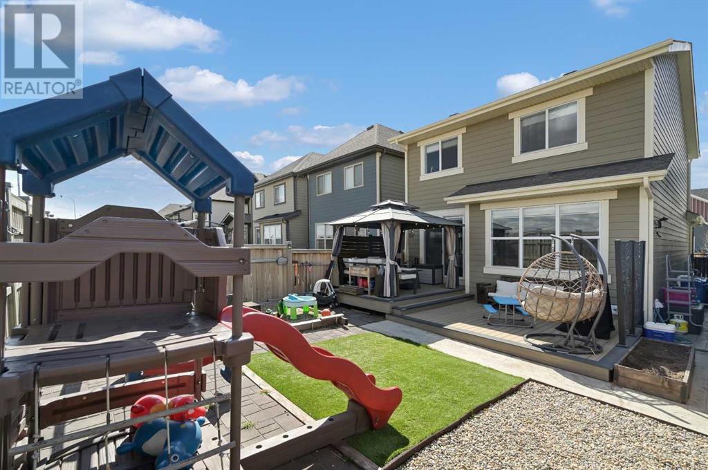 Property at 172 Masters Crescent SE image 3