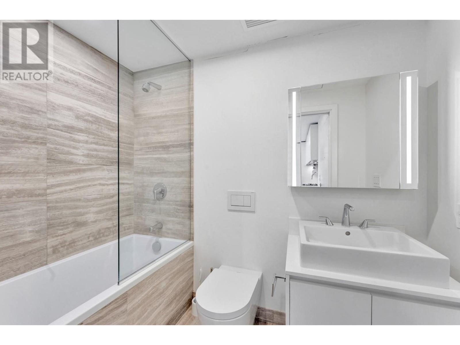 Listing Picture 22 of 22 : 3308 1480 HOWE STREET, Vancouver / 溫哥華 - 魯藝地產 Yvonne Lu Group - MLS Medallion Club Member