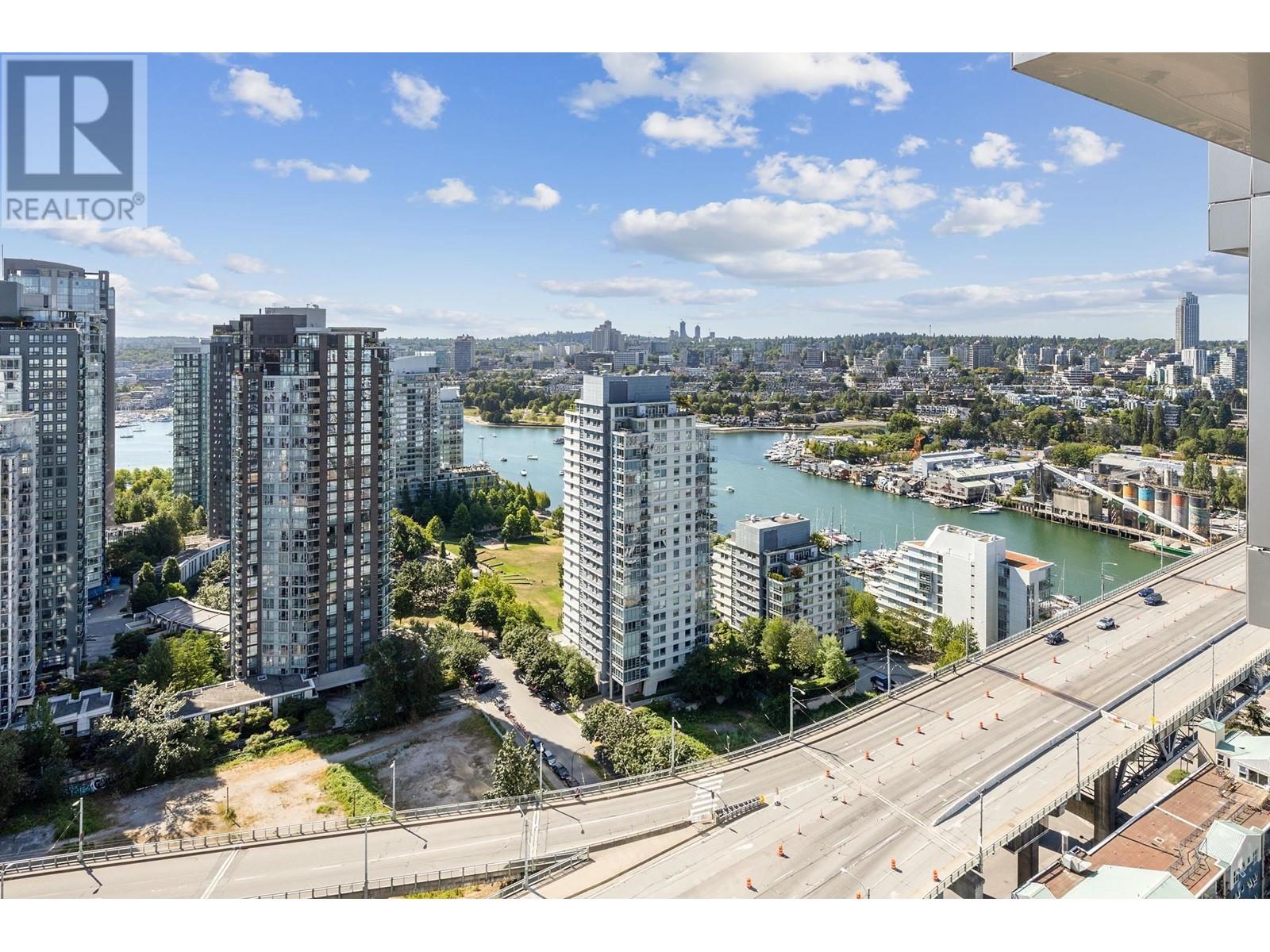 Listing Picture 5 of 22 : 3308 1480 HOWE STREET, Vancouver / 溫哥華 - 魯藝地產 Yvonne Lu Group - MLS Medallion Club Member