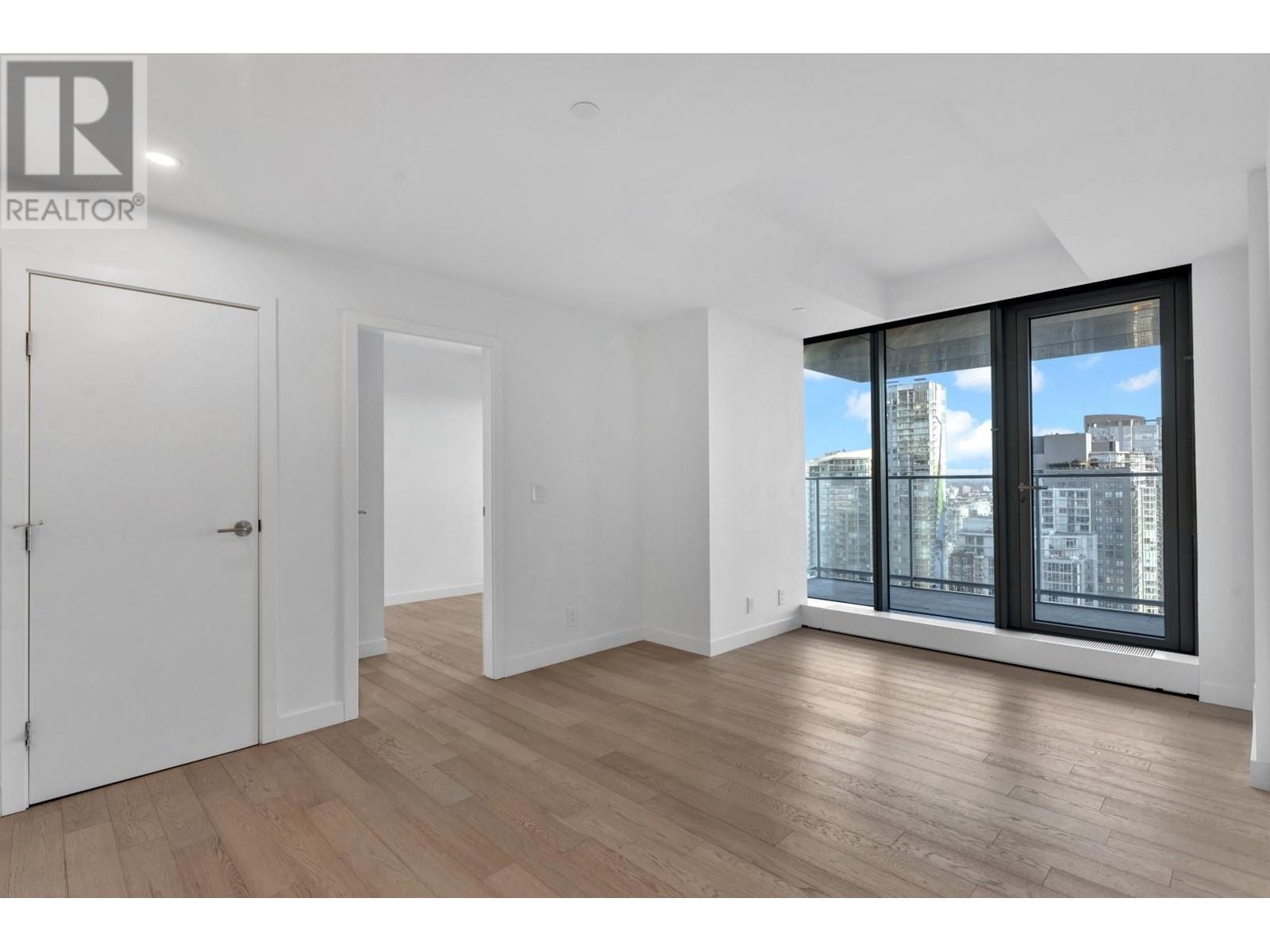 Listing Picture 16 of 22 : 3308 1480 HOWE STREET, Vancouver / 溫哥華 - 魯藝地產 Yvonne Lu Group - MLS Medallion Club Member