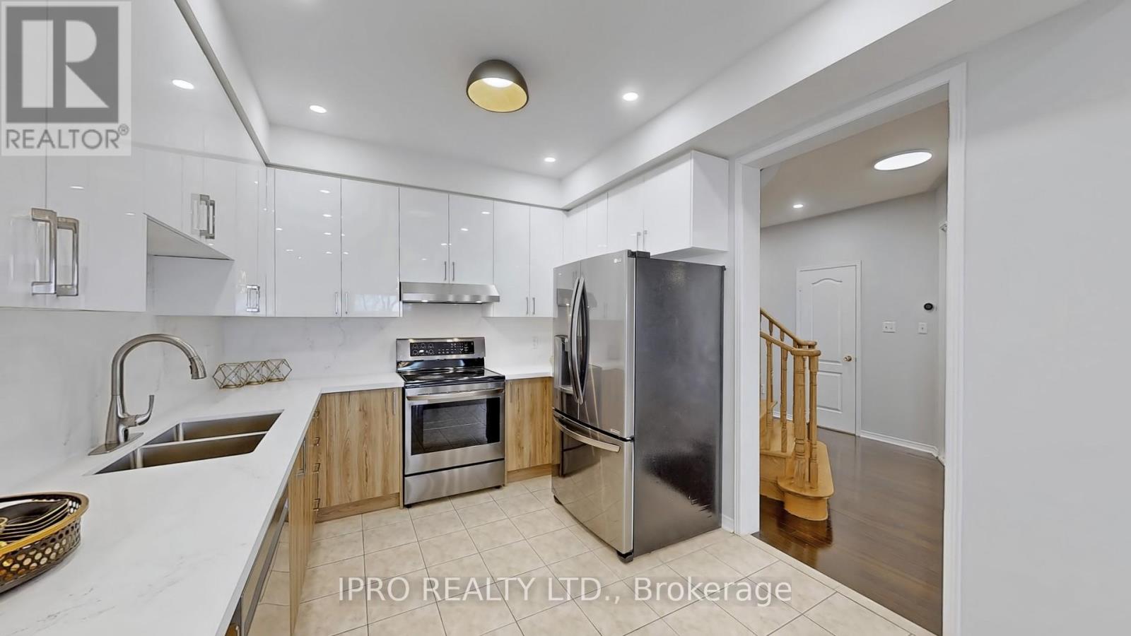 128 Lebovic Drive, Richmond Hill, Ontario  L4E 5B8 - Photo 11 - N12208096