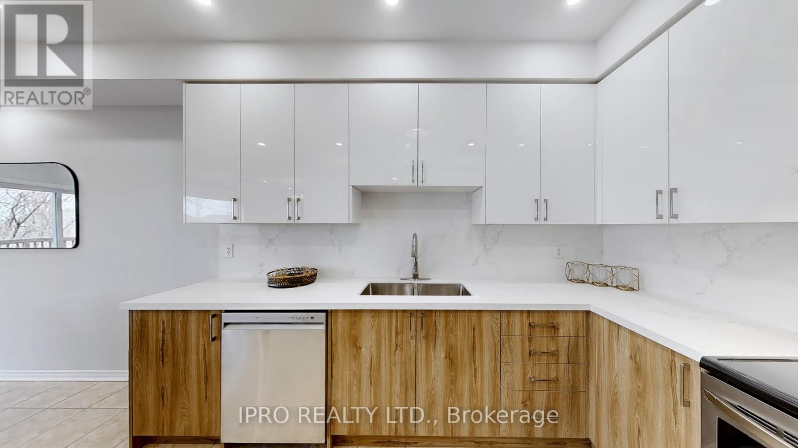 128 Lebovic Drive, Richmond Hill, Ontario  L4E 5B8 - Photo 14 - N12208096
