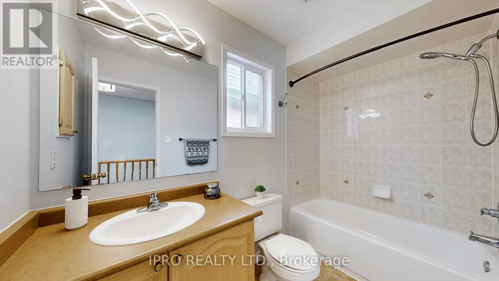 128 Lebovic Drive, Richmond Hill, Ontario  L4E 5B8 - Photo 28 - N12208096