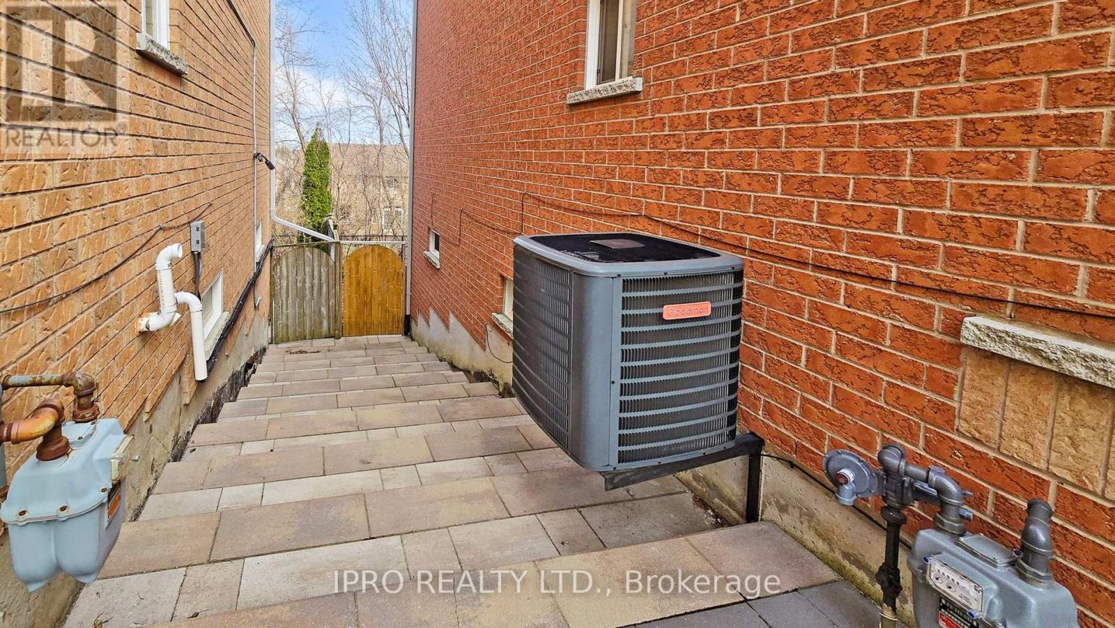 128 Lebovic Drive, Richmond Hill, Ontario  L4E 5B8 - Photo 31 - N12208096