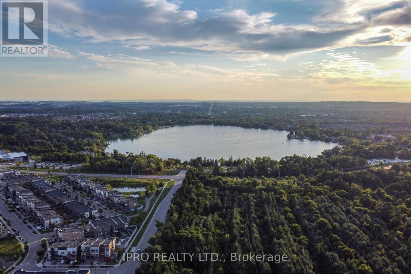128 Lebovic Drive, Richmond Hill, Ontario  L4E 5B8 - Photo 5 - N12208096