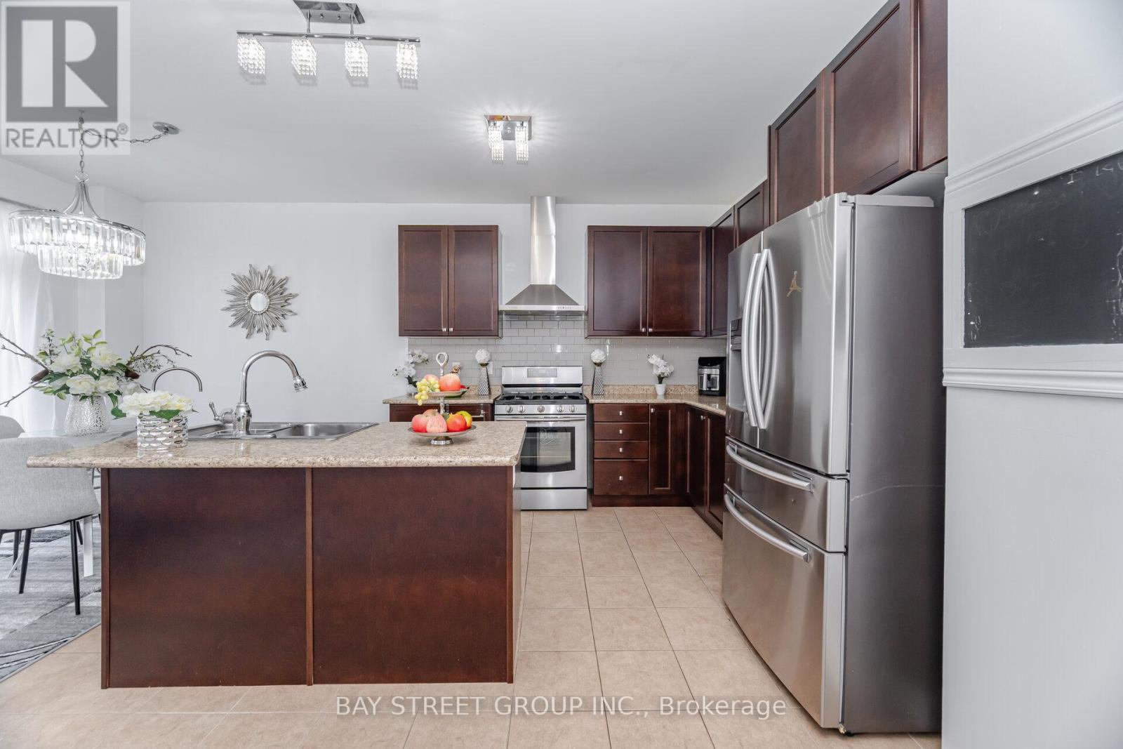 58 Weaver Terrace, New Tecumseth (Tottenham), Ontario  L0G 1W0 - Photo 7 - N12208097