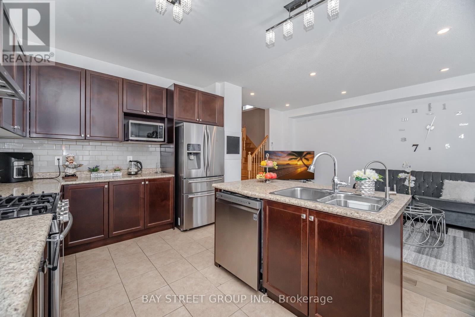 58 Weaver Terrace, New Tecumseth (Tottenham), Ontario  L0G 1W0 - Photo 8 - N12208097