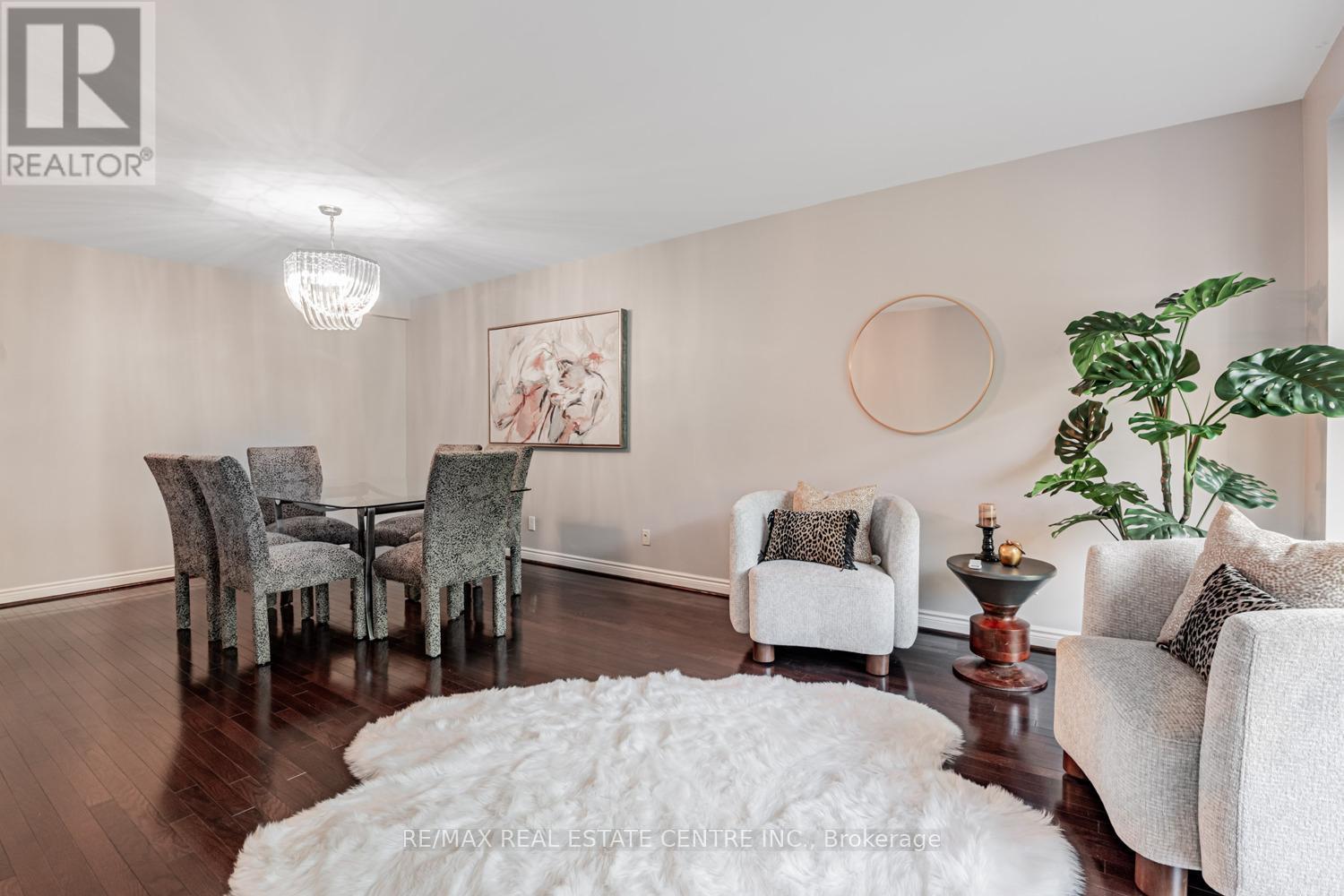 15 Rockingham Court, Markham, Ontario  L3T 7R8 - Photo 7 - N12208106
