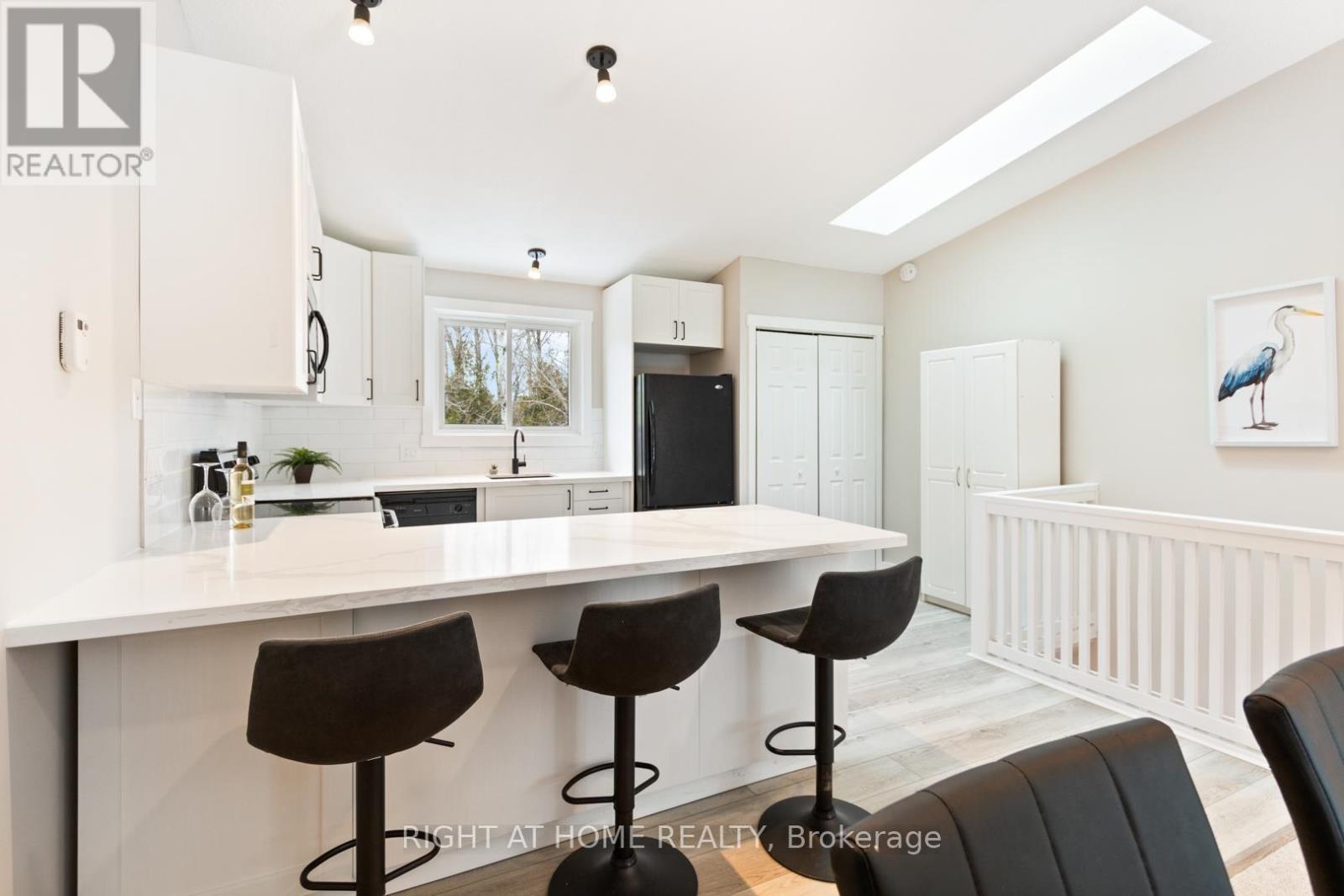 403 - 12 Dawson Drive, Collingwood, Ontario  L9Y 5B4 - Photo 8 - S12208080