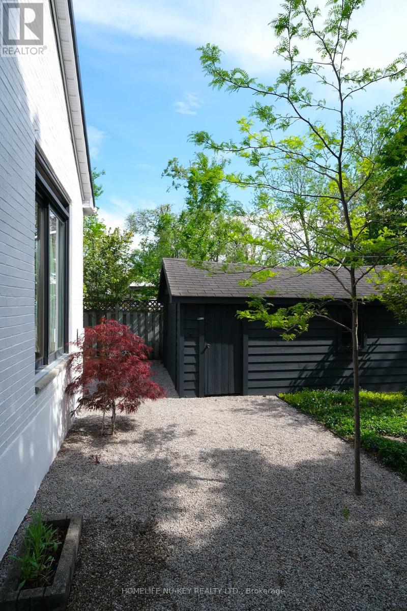 4 Mulholland Street, Barrie, Ontario  L4N 1X2 - Photo 6 - S12208122