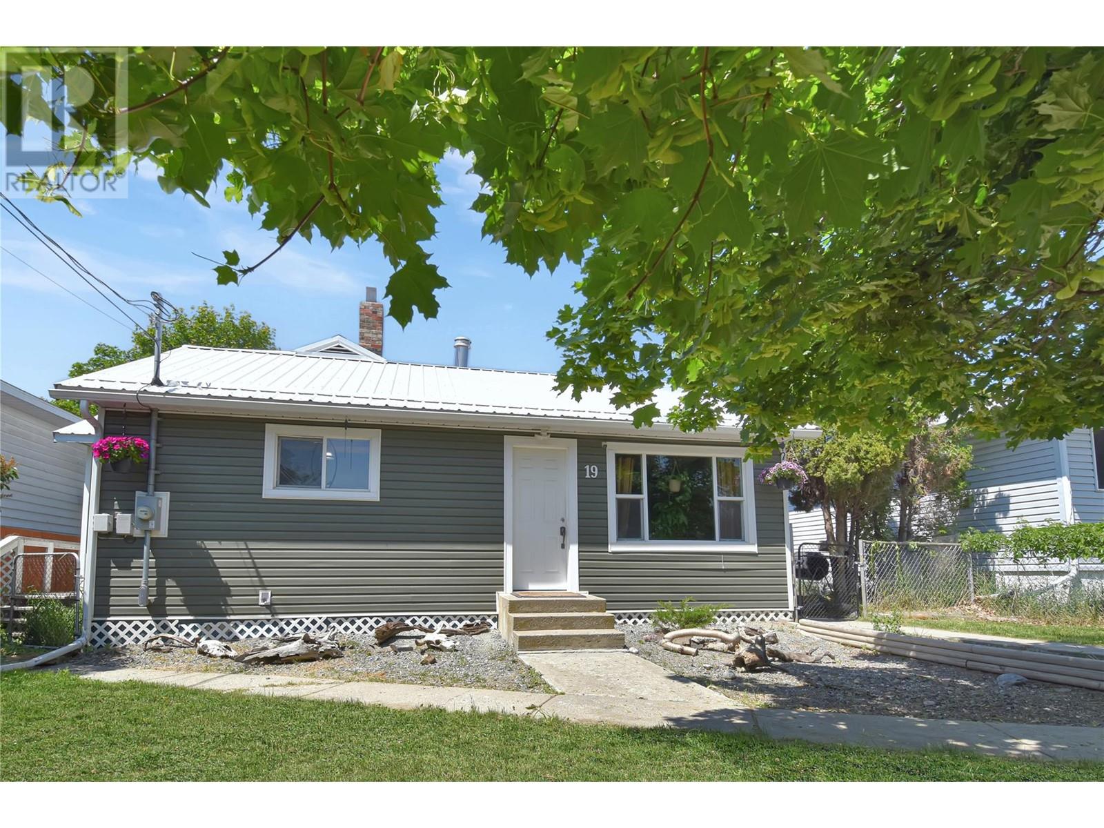 19 Wattsville Road, Cranbrook, British Columbia  V1C 2A1 - Photo 3 - 10351373