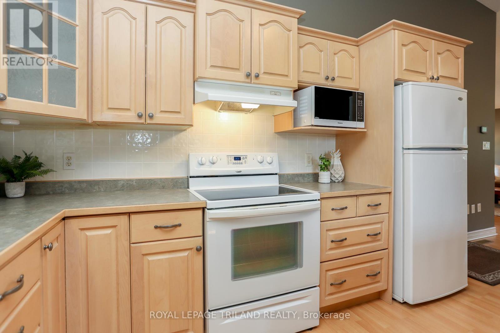 20 Linden Lane, St. Thomas, Ontario  N5P 4M4 - Photo 10 - X12208197