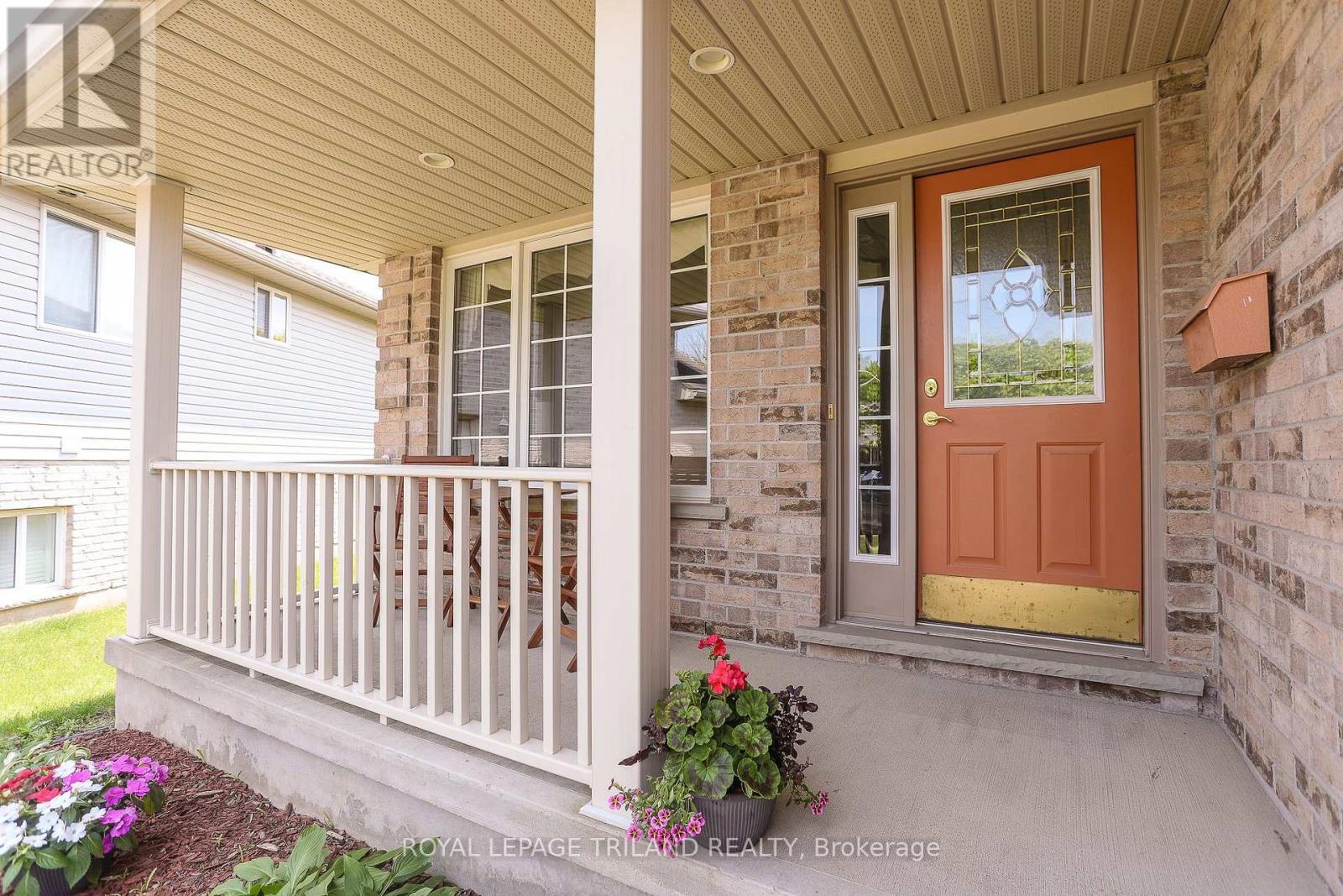 20 Linden Lane, St. Thomas, Ontario  N5P 4M4 - Photo 2 - X12208197