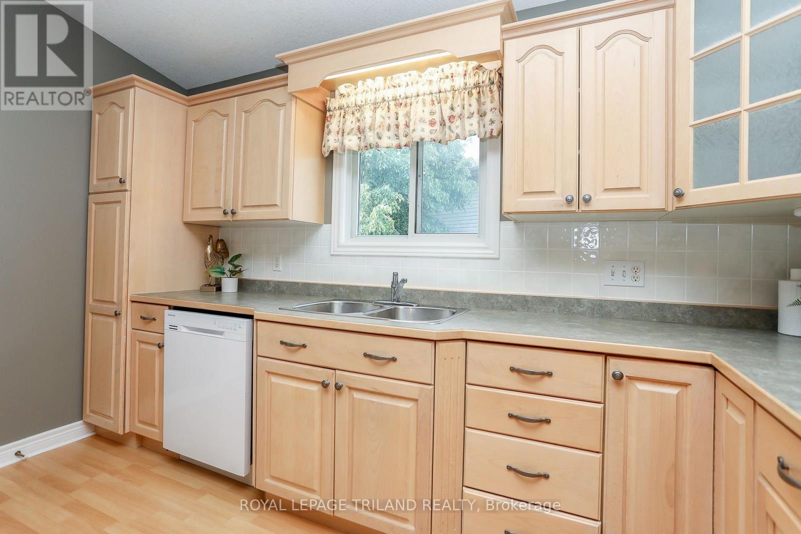 20 Linden Lane, St. Thomas, Ontario  N5P 4M4 - Photo 9 - X12208197