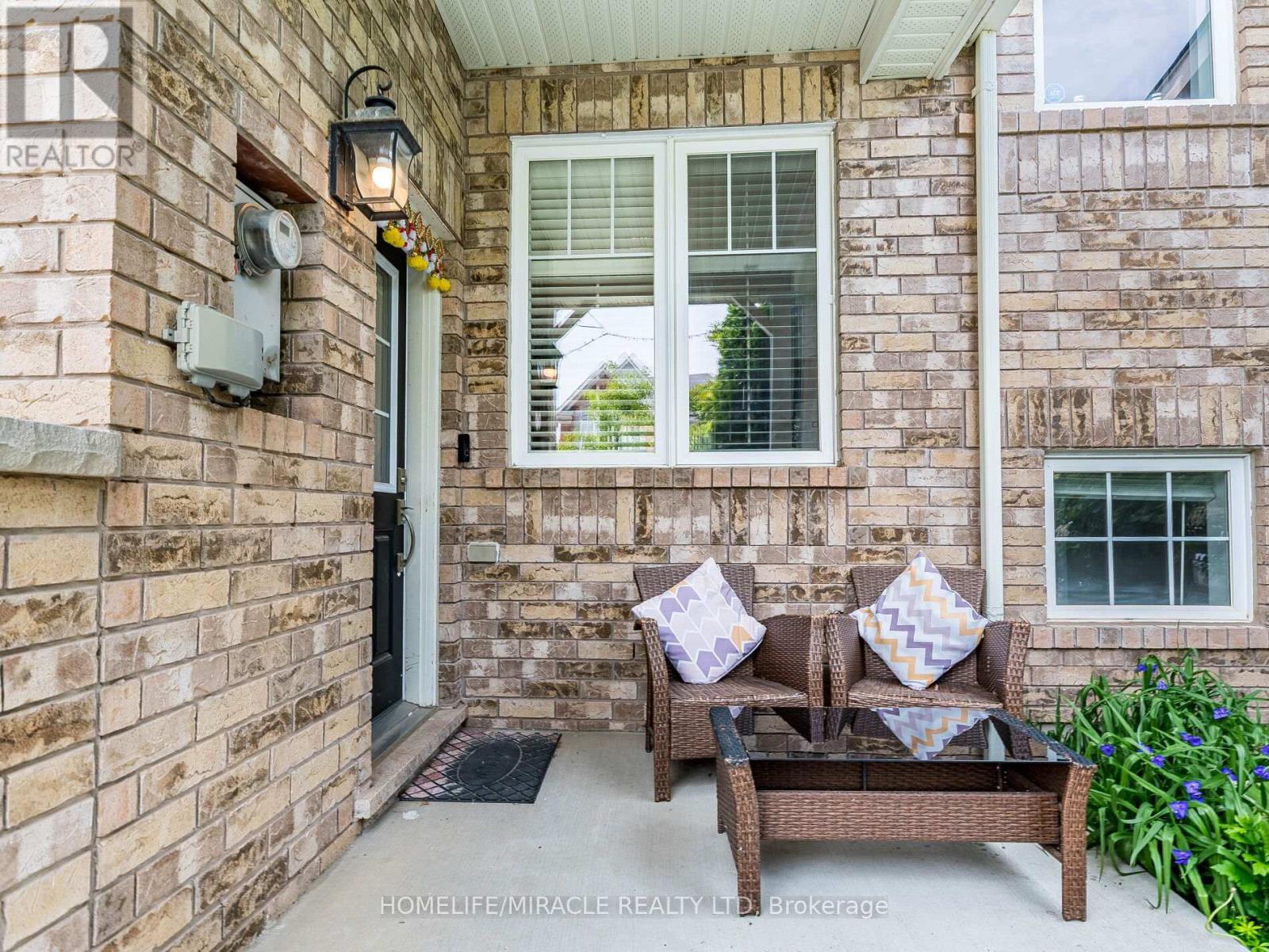 55 Mccandless Court, Milton, Ontario  L9T 2C4 - Photo 2 - W12208071