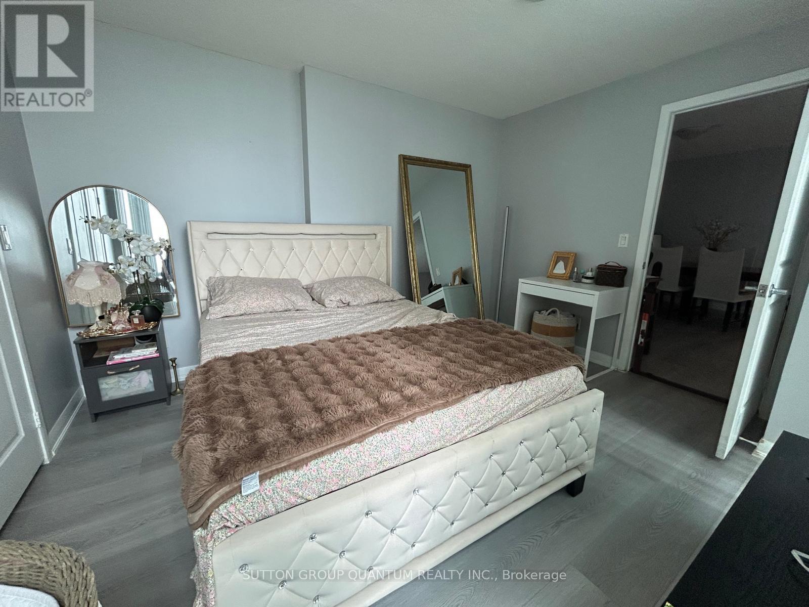 411 - 215 Sherway Gardens Road, Toronto (Islington-City Centre West), Ontario  M9C 0A4 - Photo 9 - W12208109