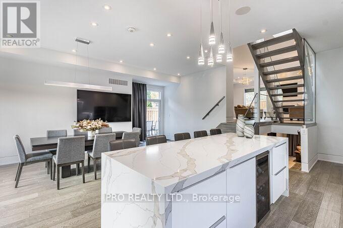 2682 Crystalburn Avenue, Mississauga, Ontario  L5B 2N8 - Photo 10 - W12208140