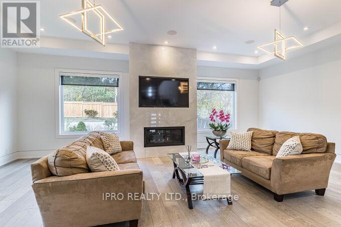 2682 Crystalburn Avenue, Mississauga, Ontario  L5B 2N8 - Photo 16 - W12208140