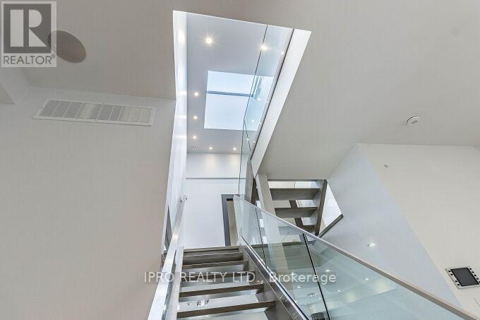 2682 Crystalburn Avenue, Mississauga, Ontario  L5B 2N8 - Photo 18 - W12208140