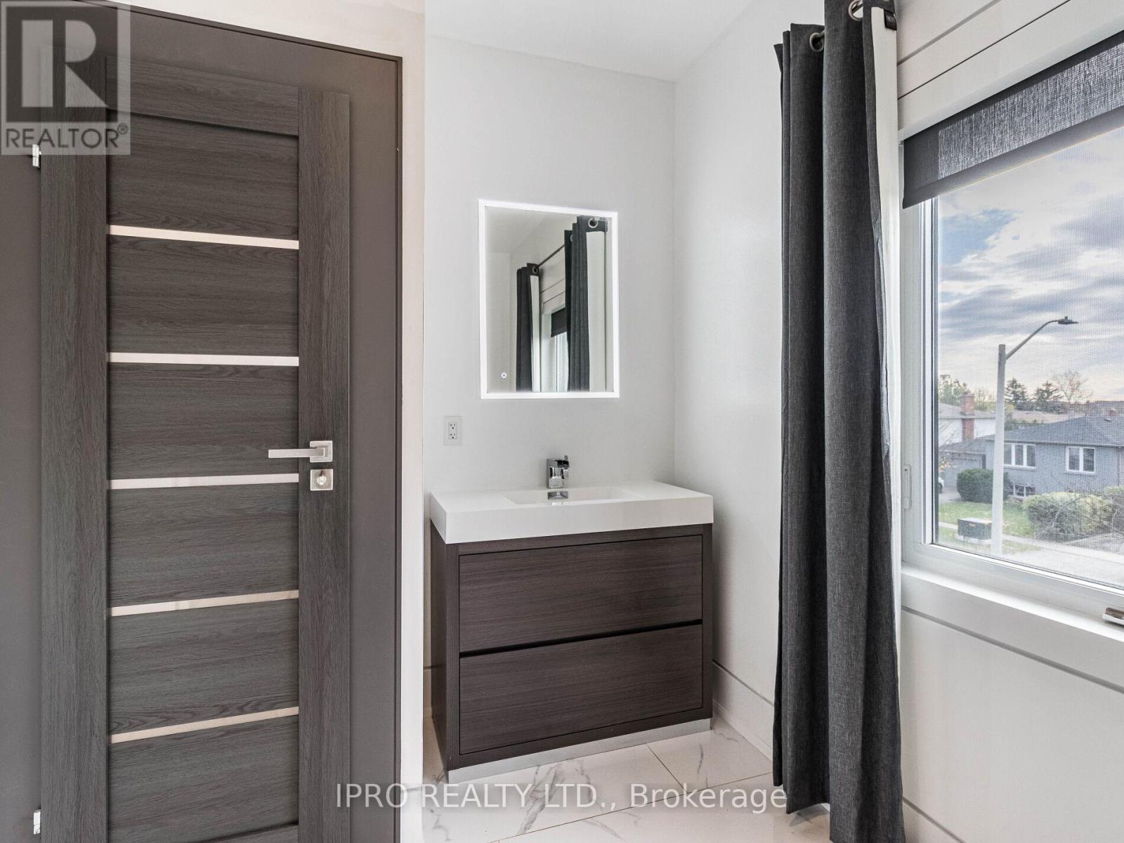 2682 Crystalburn Avenue, Mississauga, Ontario  L5B 2N8 - Photo 21 - W12208140